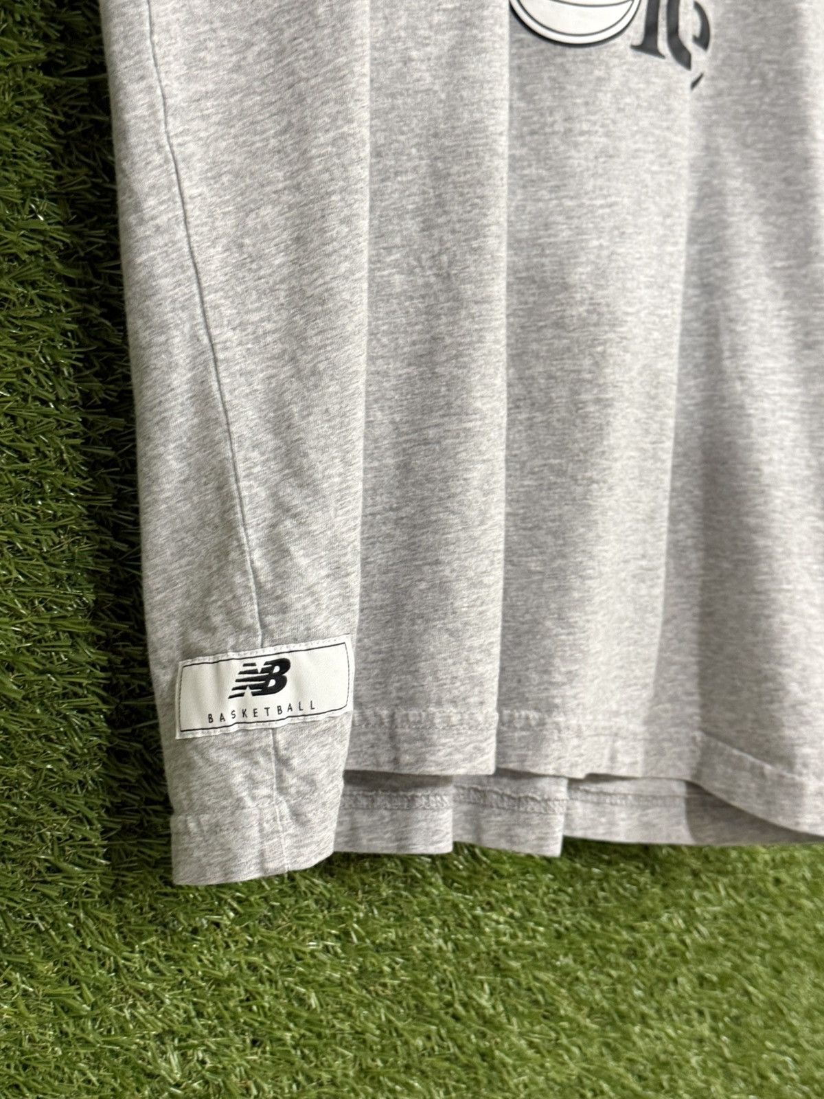 New Balance New Balance The Intelligent Choice Basketball Logo Tee Grey Size US M / EU 48-50 / 2 - 3 Thumbnail