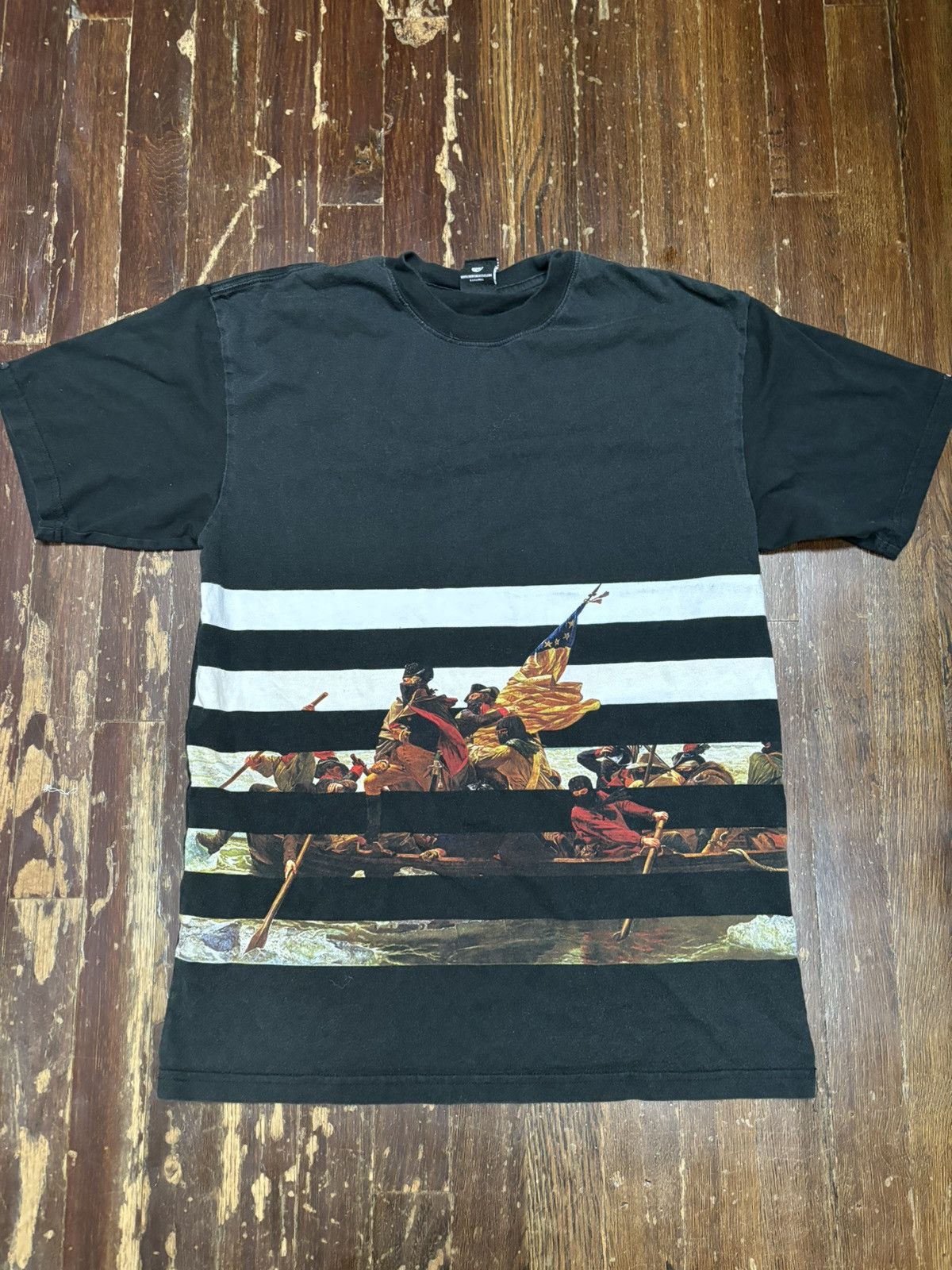 Crooks & Castles ‘WASHINGTON CROSSING THE DELEWARE’ T-shirt Size M Size US M / EU 48-50 / 2 - 1 Thumbnail