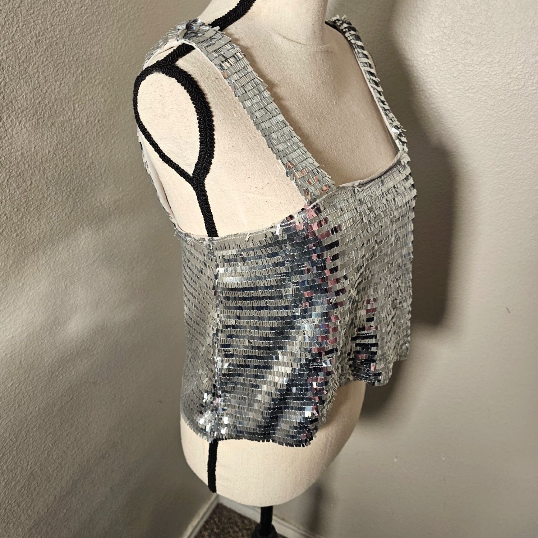 Zara VINTAGE Zara Silver Metallic Crop Top Women's S Sleeveless Tank Party Casual Modern Size S / US 4 / IT 40 - 4 Thumbnail