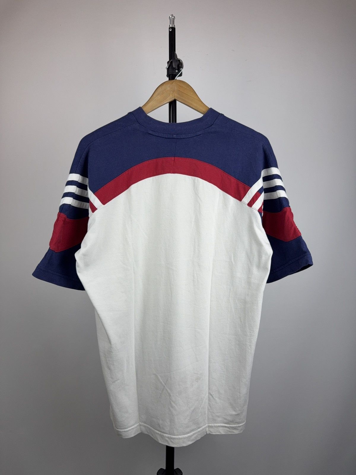 Adidas Retro Vintage Adidas V Neck T-Shirt 90s Stripes Logo Tee Size US M / EU 48-50 / 2 - 12 Thumbnail