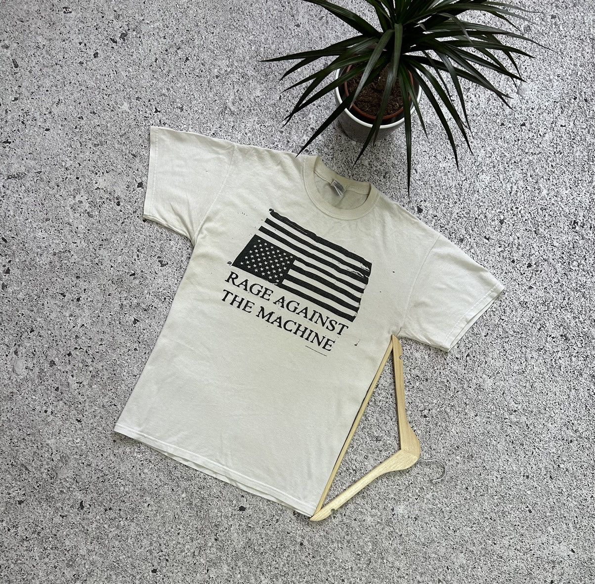 Band Tees × Vintage Vintage Rare Against The Machine 2008 Rock Band T-Shirt Size US M / EU 48-50 / 2 - 1 Thumbnail