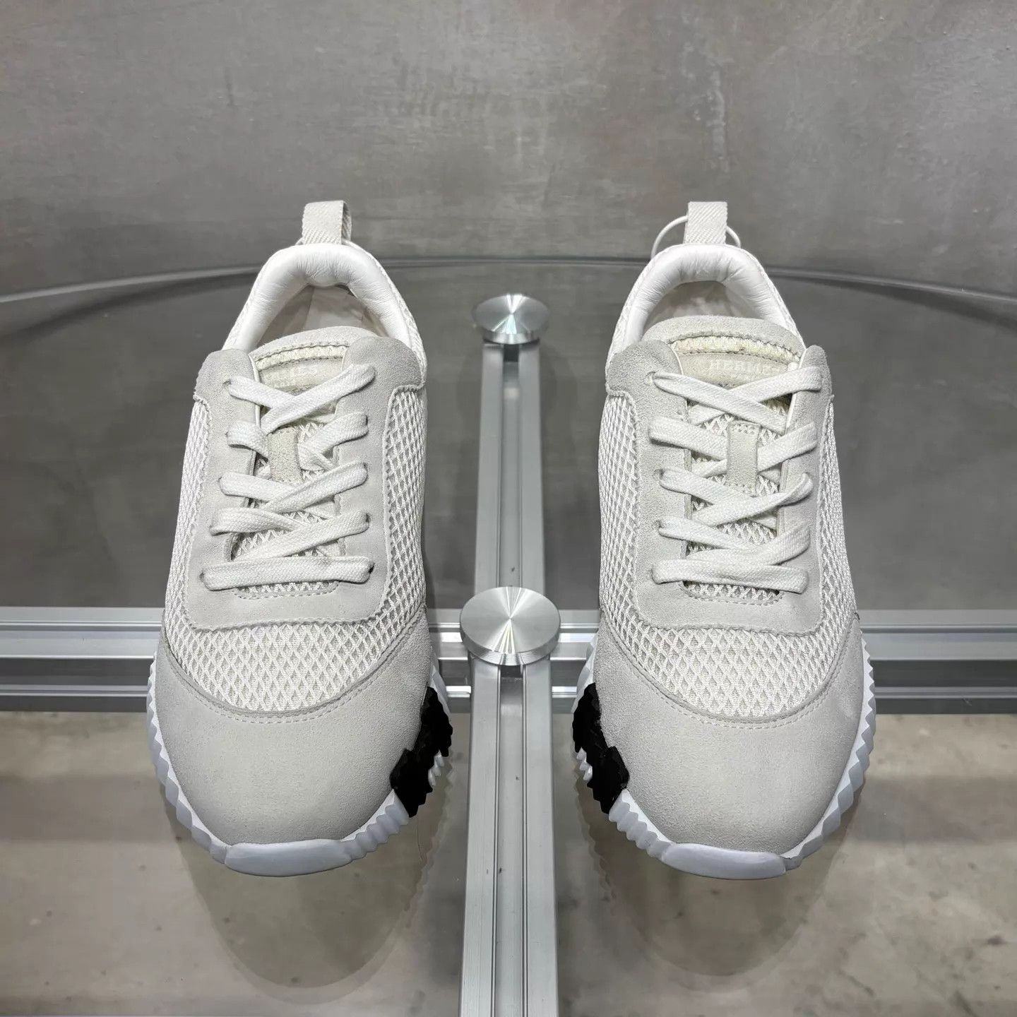 Hermes Hermes Bouncing White Sneaker 37.5 YH25945 Size US 7 / IT 37 - 1 Thumbnail