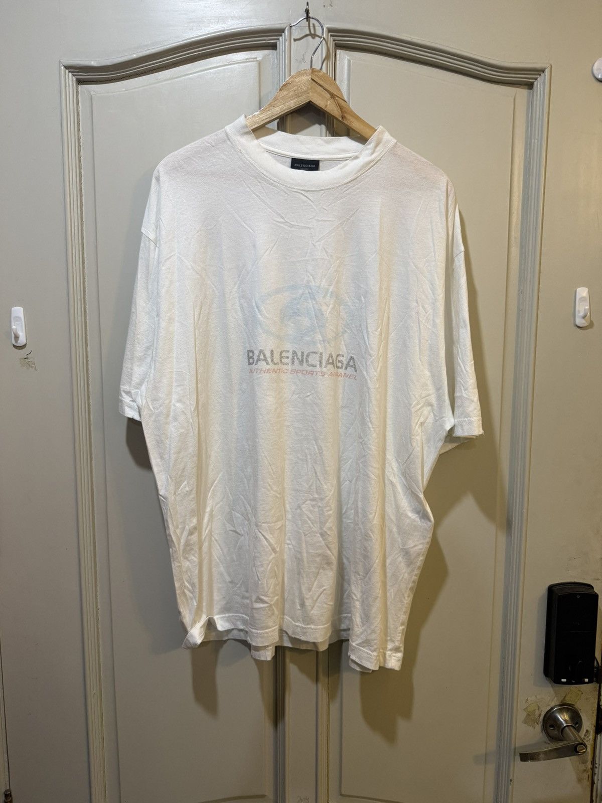 Balenciaga Balenciaga Distressed Surfing Tee Size US L / EU 52-54 / 3 - 1 Thumbnail