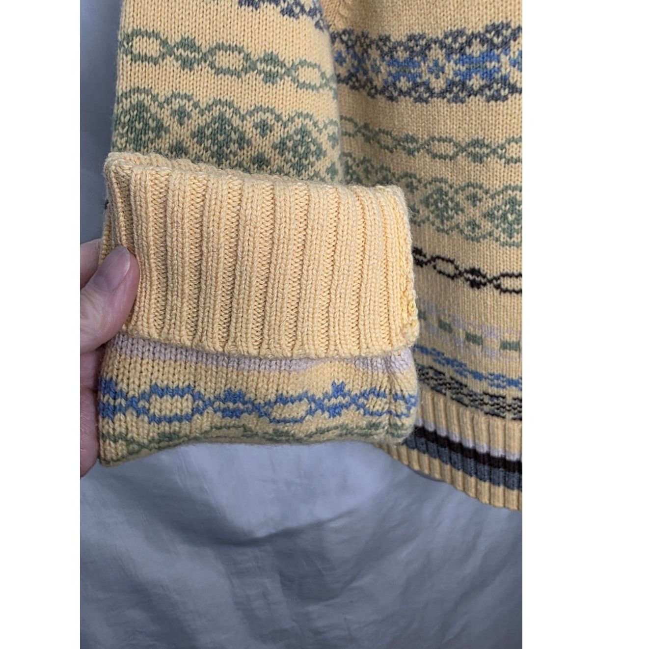 Old Navy Old Navy 100% Lambswool Fair Isle Knit V Neck Sweater Size XL / US 12-14 / IT 48-50 - 4 Thumbnail