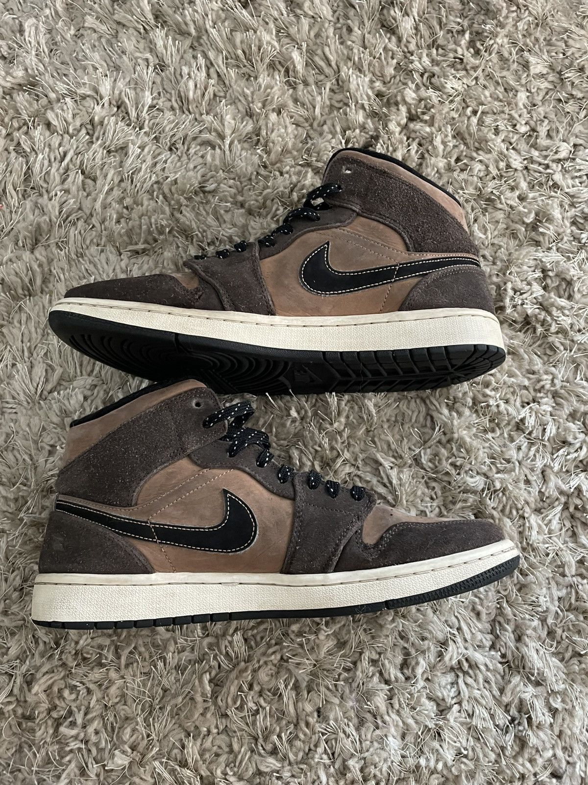 Jordan Brand Jordan 1 Mid SE Dark Chocolate Size US 8.5 / EU 41-42 - 3 Thumbnail