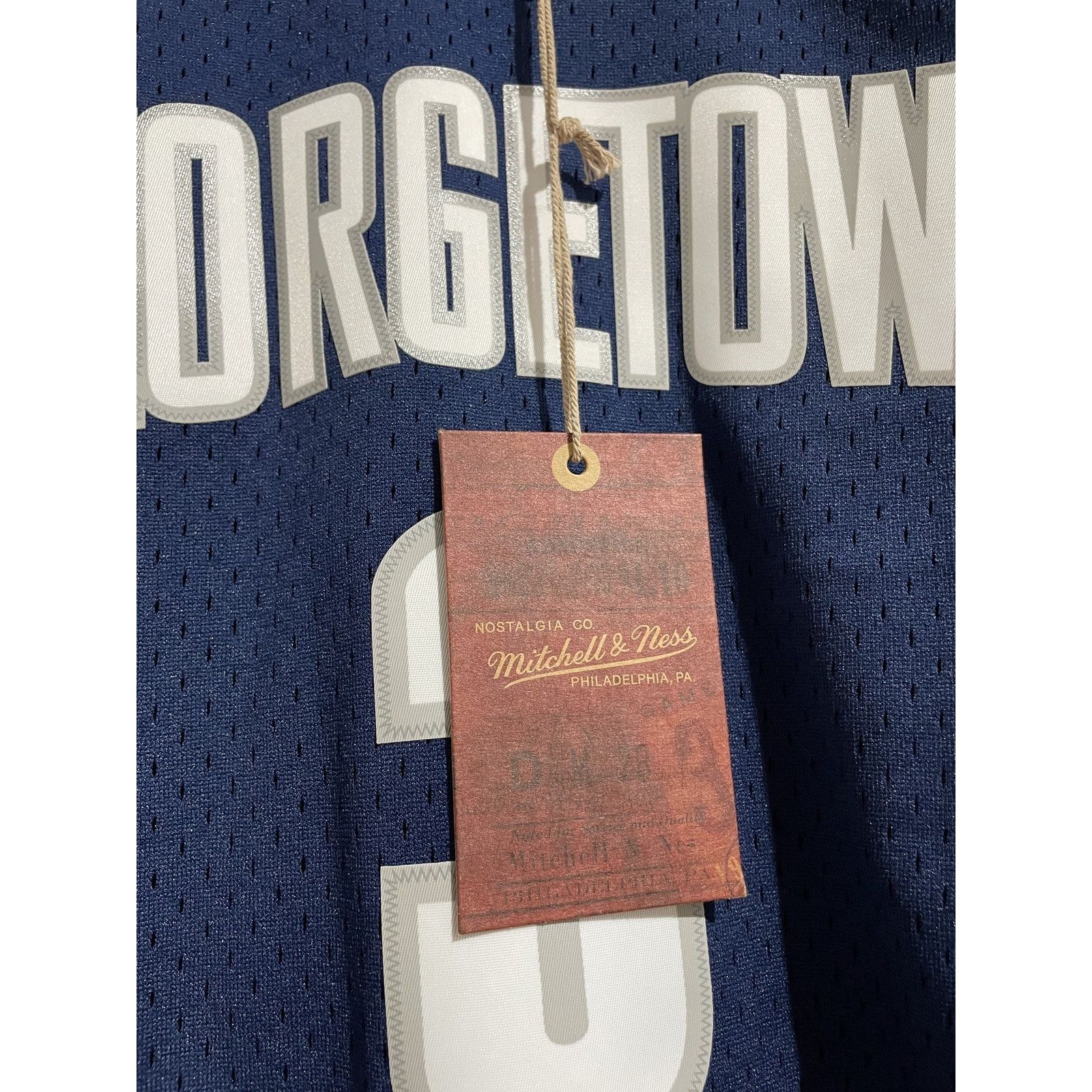 Other ALLEN IVERSON NAVY GEORGETOWN 1995/1996 SWINGMAN JERSEY Size US L / EU 52-54 / 3 - 2 Thumbnail
