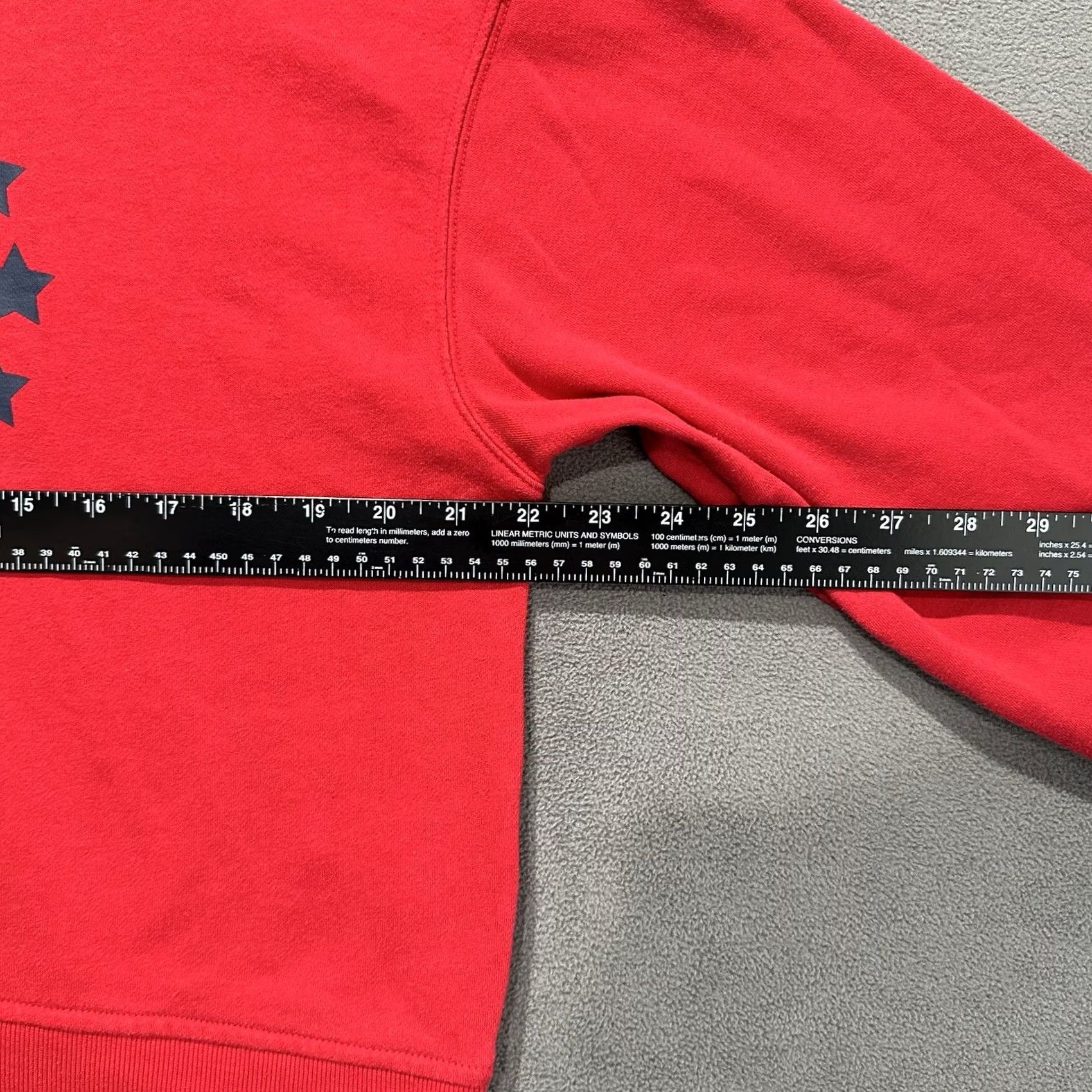 Old Navy Old Navy Sweater Womens Large Crew Crop Robbie Red Stars Logo Graphic Print EUC Size S / US 4 / IT 40 - 7 Thumbnail