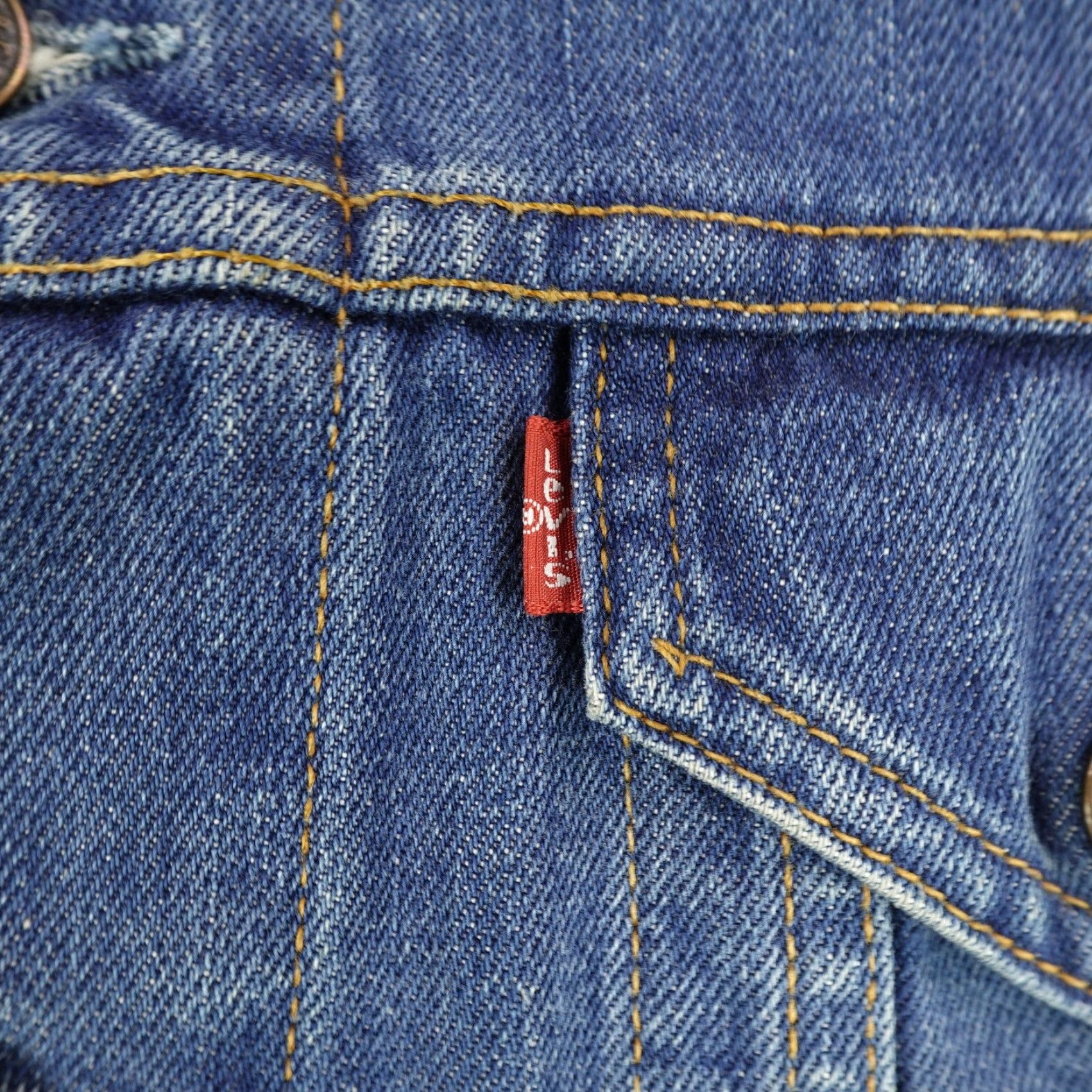 Levi's VINTAGE Levi's Denim Jacket Mens Medium Blue Trucker Jean Coat Red Tab Button Up 70550 - Casual Everyday 70550 Mens Medium Blue Denim Jacket Size US 31 - 4 Thumbnail