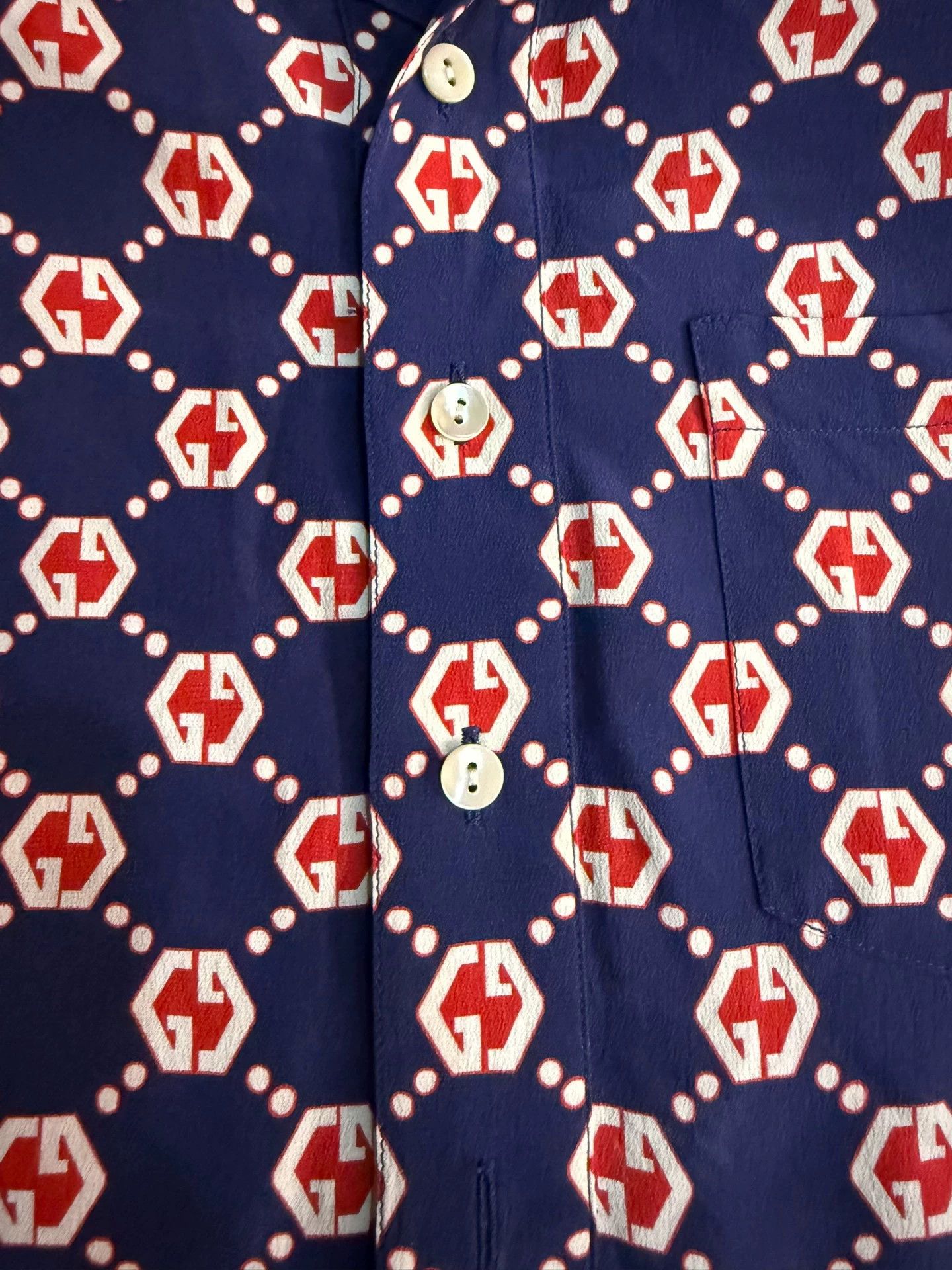 Gucci Gucci New Short Sleeve Tee & Polo Shirt Silk Full Logo 44 Size US S / EU 44-46 / 1 - 3 Thumbnail