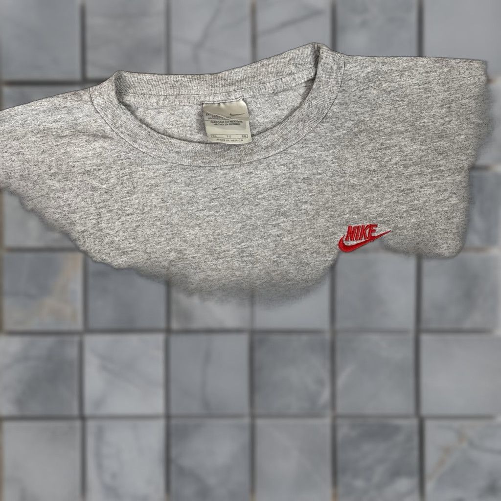 Nike VINTAGE Nike T Shirt Mens XL Gray Embroidered Logo Swoosh Y2K Boxy Rare Vtg Shirt Mens XL Gray Embroidered Swoosh 90s Y2K Nike Logo Size US XL / EU 56 / 4 - 1 Thumbnail