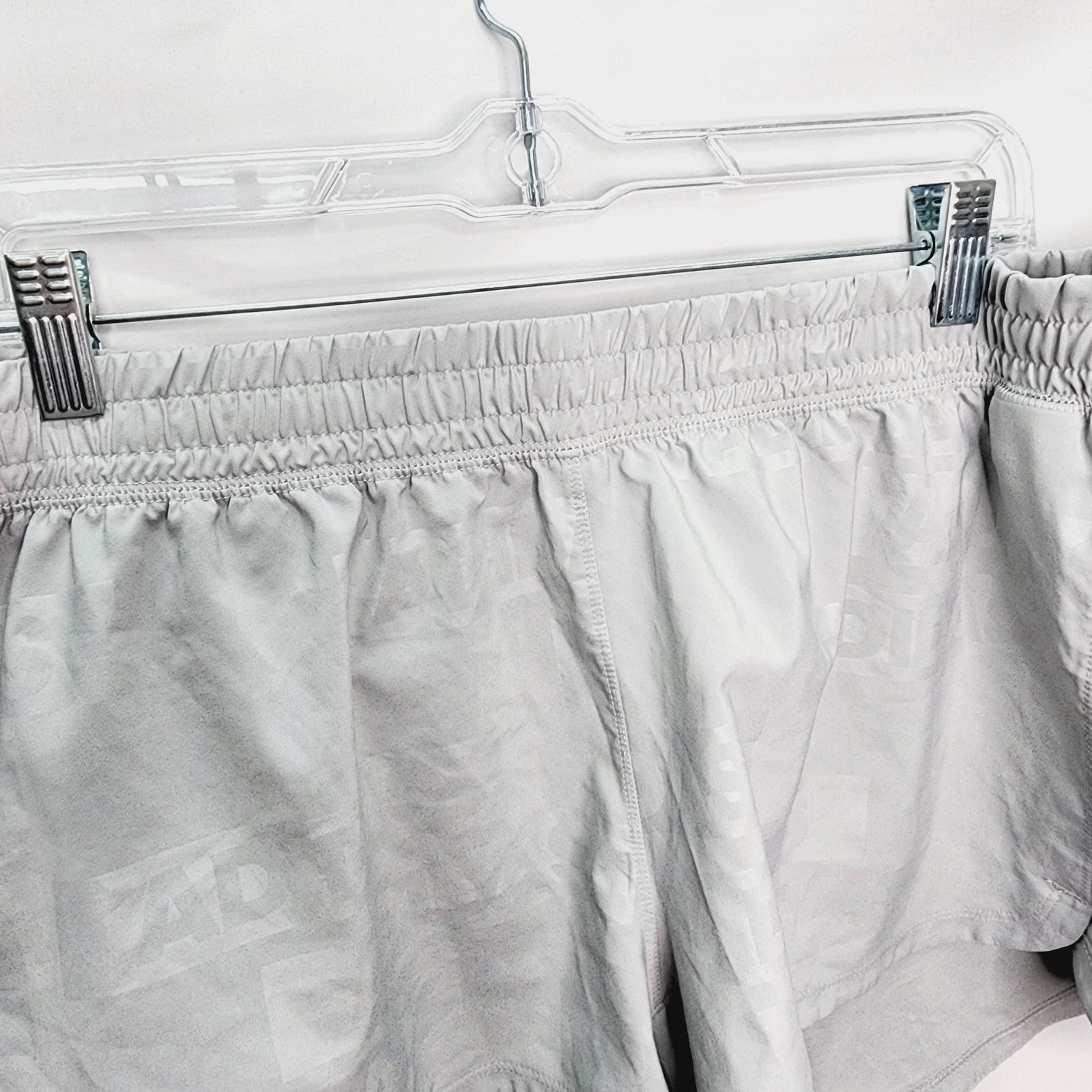 Adidas Adidas Pacer Deboss Women's Light Gray running shorts Size 38" / US 16 / IT 52 - 9 Thumbnail