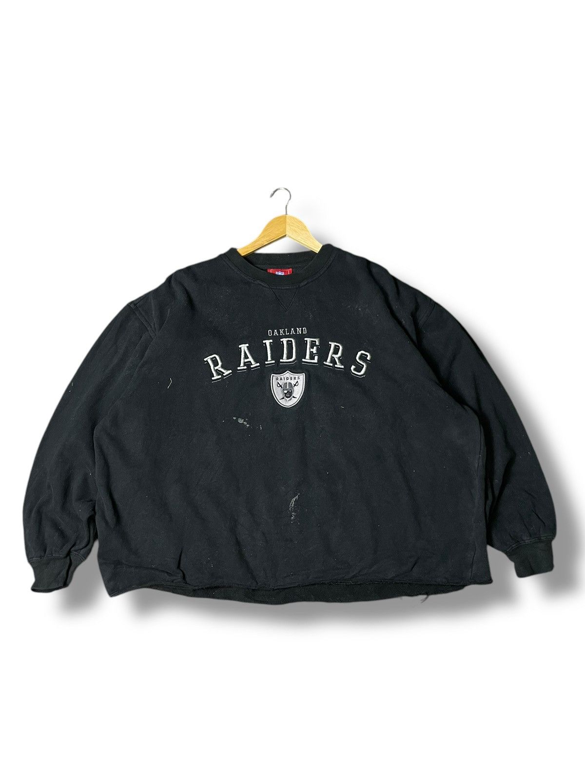 Japanese Brand × NFL × Vintage Vintage Oakland Raiders Embroidered Sweatshirt (80) Size US XL / EU 56 / 4 - 1 Thumbnail
