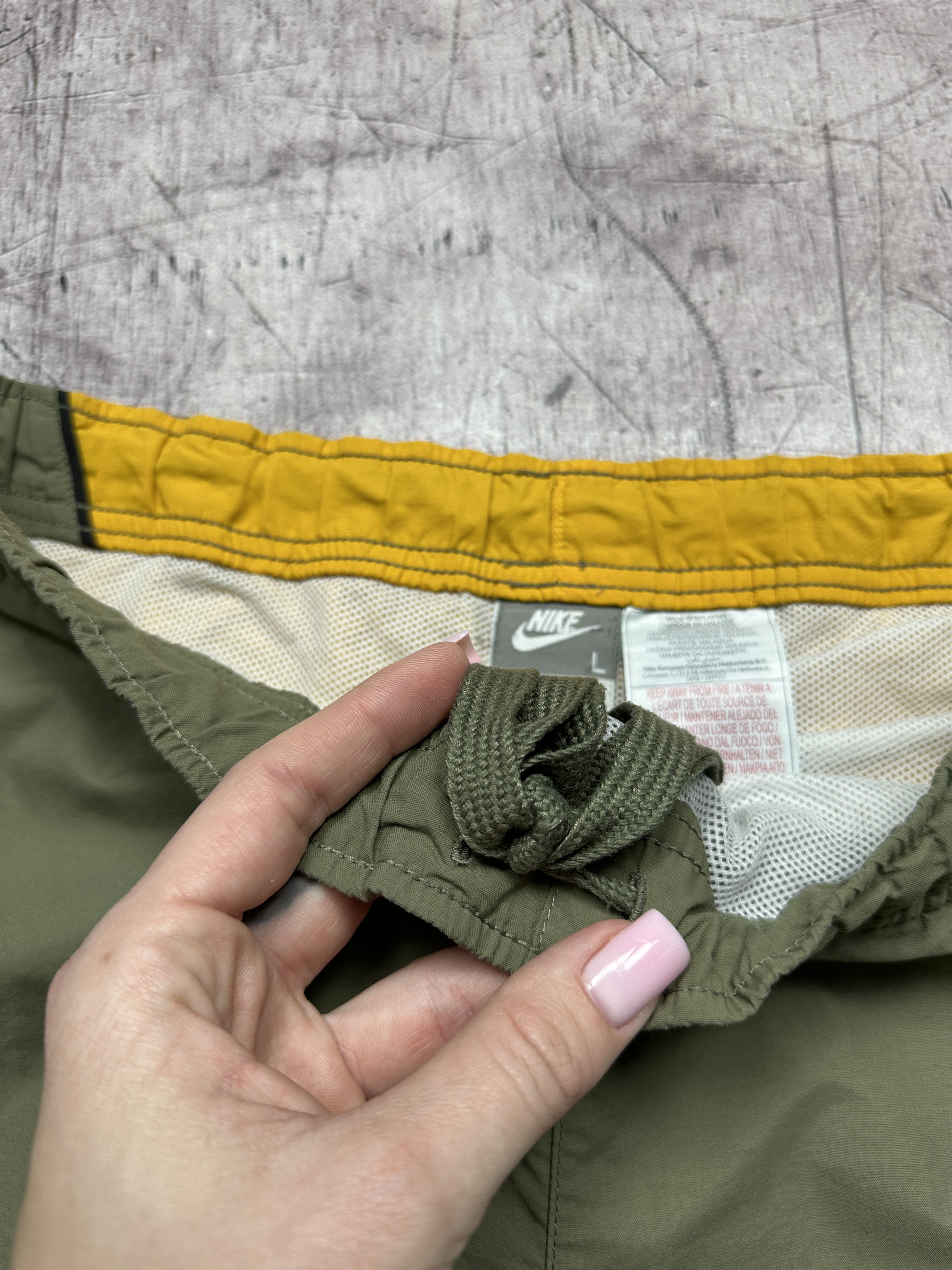 Nike Nike Vintage Mens Nylon Swimming Shorts Size US 34 / EU 50 - 4 Thumbnail