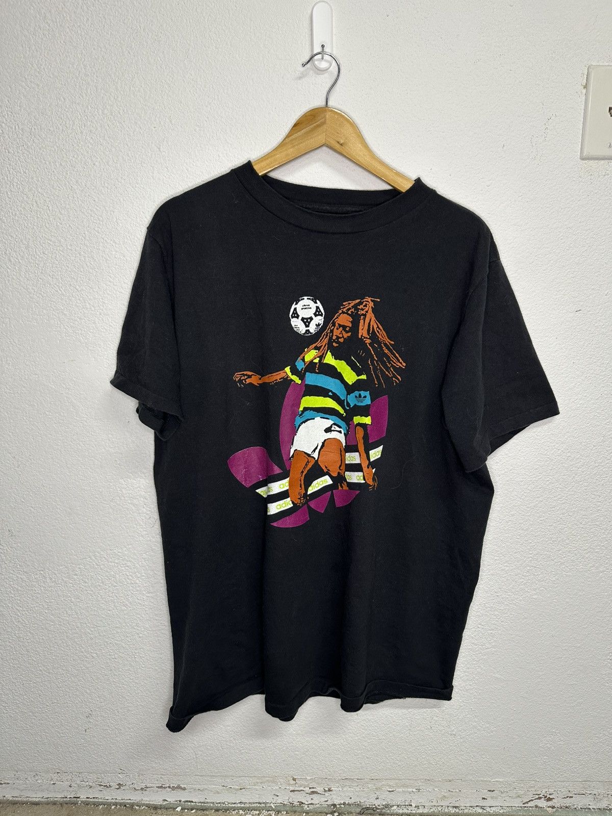 Adidas VTG 80s Adidas Trefoil Colorful Bob Marley Reggae Soccer Tee Size US XL / EU 56 / 4 - 2 Thumbnail