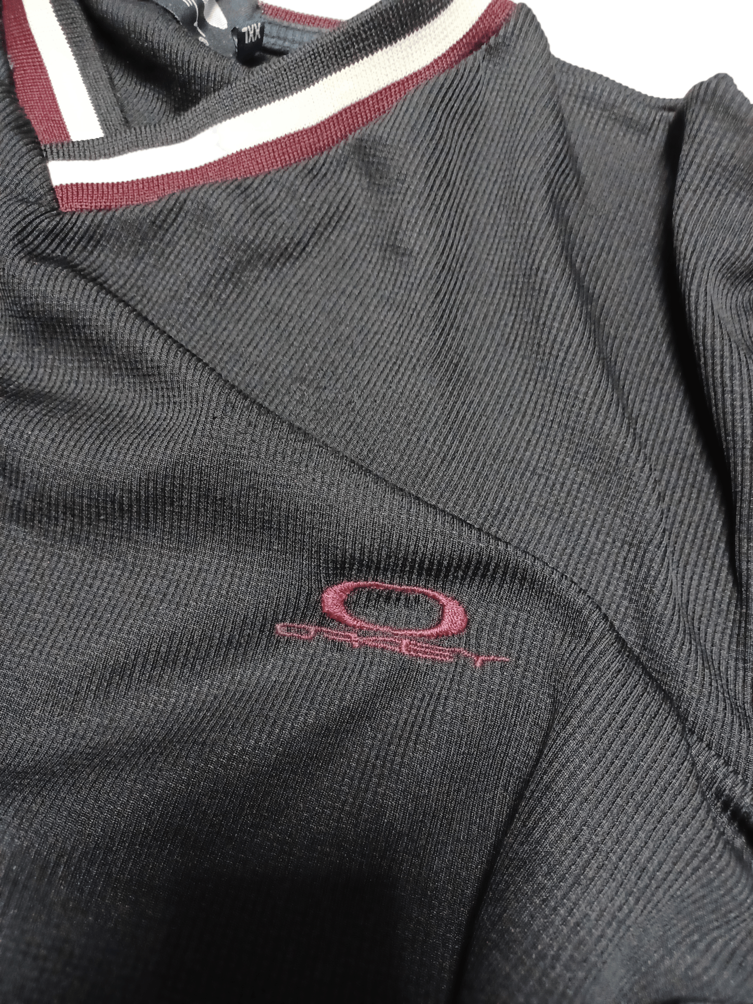 Oakley OAKLEY VINTAGE 90S POLYESTER TEE MADE IN USA PROBABLY V-NECK Size US M / EU 48-50 / 2 - 3 Thumbnail