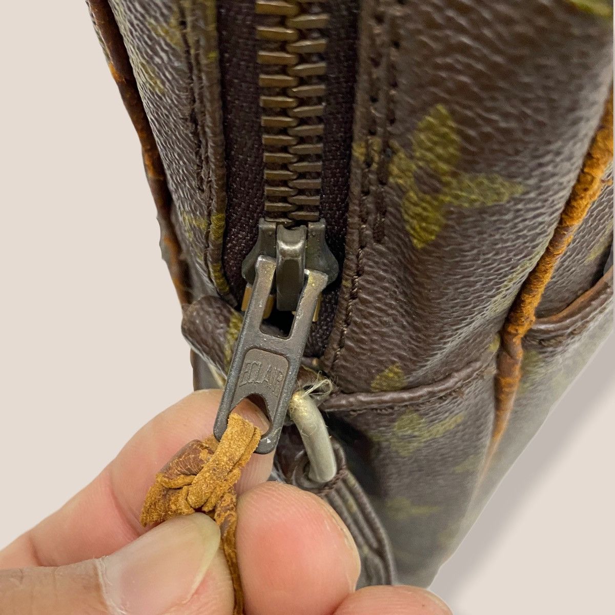 Louis Vuitton ‼️YES‼️ LOUIS VUITTON DANUBE GM SLING BAG ECLAIR ZIPPER Size ONE SIZE - 9 Thumbnail
