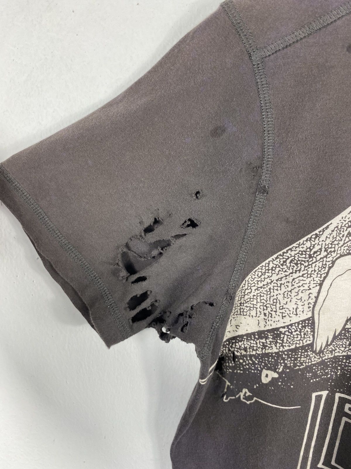 Uniqlo Distressed Uniqlo X Led Zeppelin Big Print T-Shirt Size US M / EU 48-50 / 2 - 4 Thumbnail
