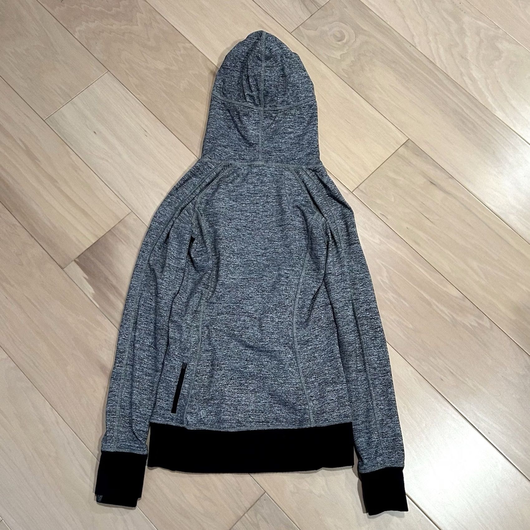Lululemon Lululemon Think Fast Hoodie Pullover Long Sleeve Women’s 2 Gray Solid Logo Athletic Run & Jogging City Apparel Athleisure Pullover Womens Size 2 Size XS / US 0-2 / IT 36-38 - 3 Thumbnail