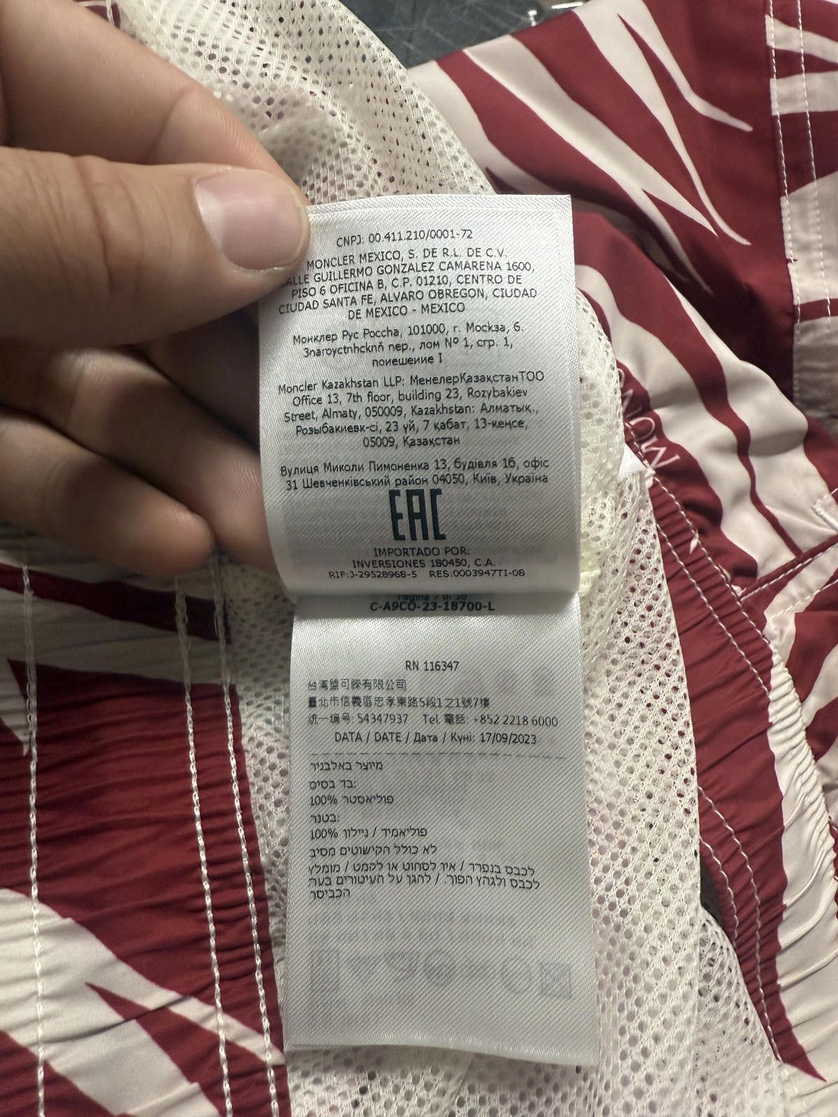 Moncler Moncler Men’s Swim Shorts Red Pattern Size L Size US 34 / EU 50 - 11 Thumbnail