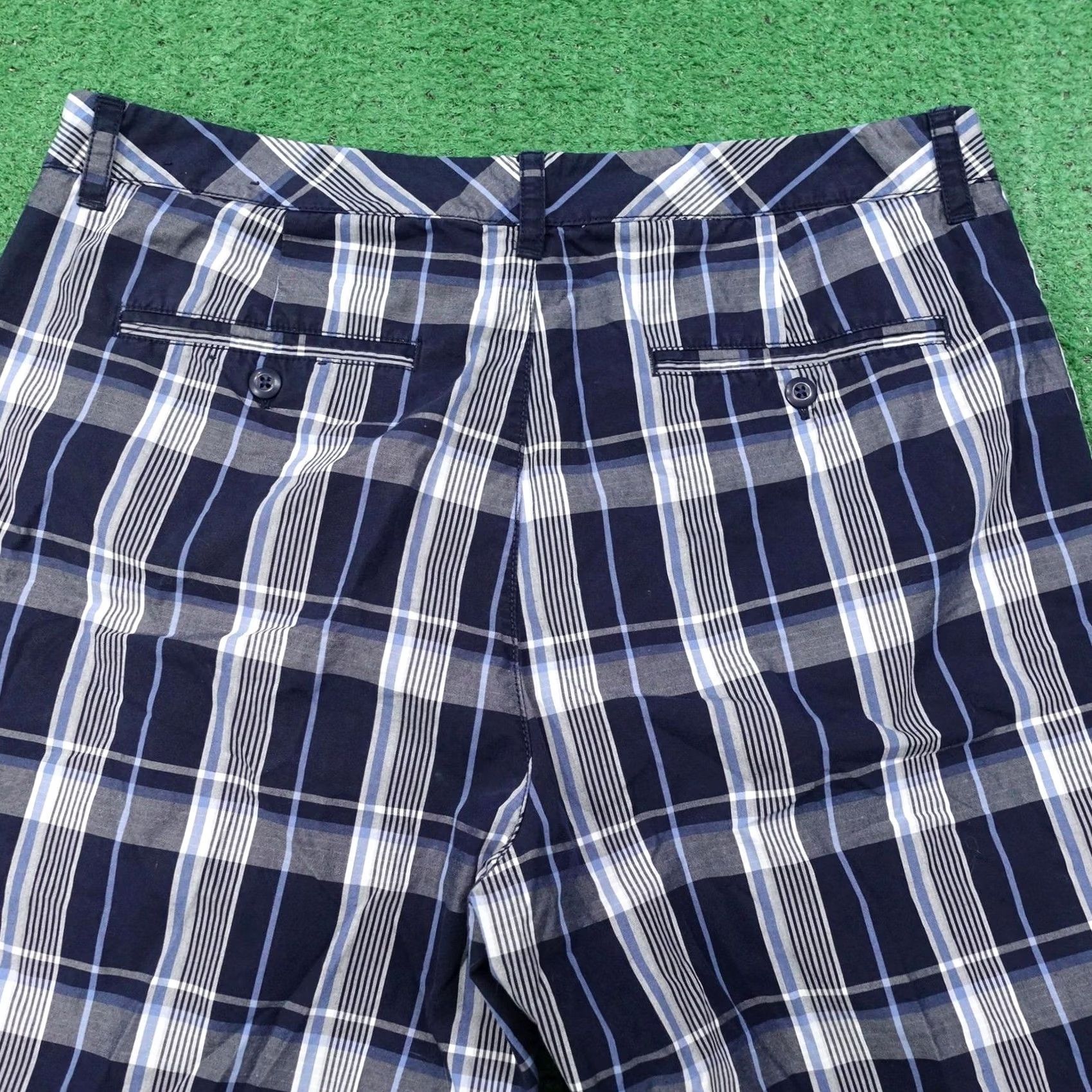 Croft & Barrow Croft & Barrow Bermuda Shorts Mens 36 Blue Plaid Cotton 9 Inseam Pockets Front Flat Front Zip Button Casual Summer Mens Size US 36 / EU 52 - 4 Thumbnail
