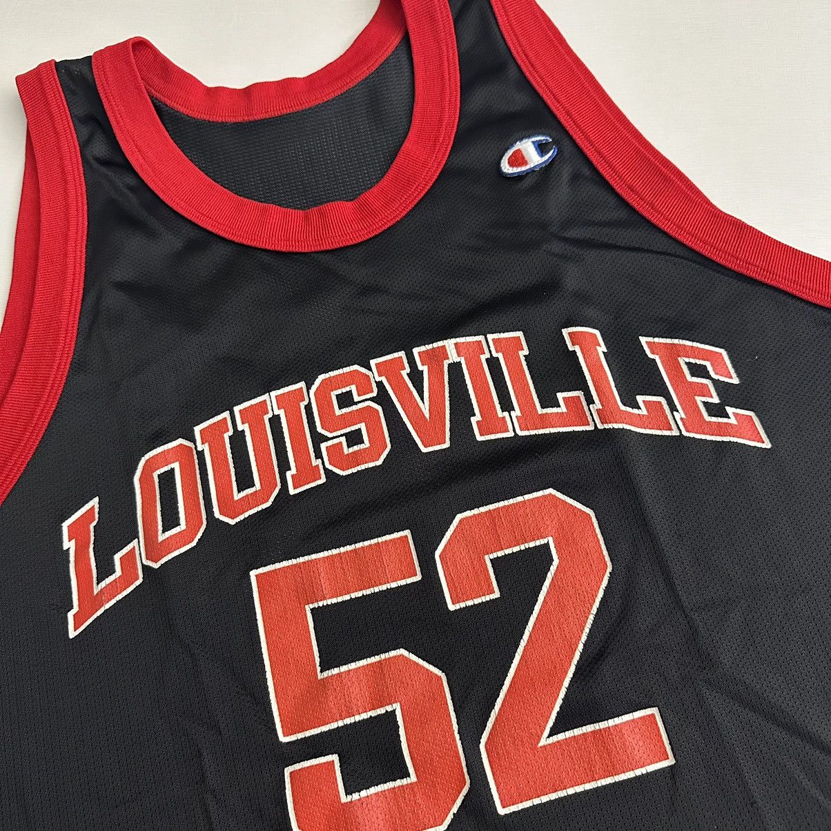 Champion × NCAA × Vintage Vintage Louisville Cardinals Samaki Walker Champion Jersey Size US XL / EU 56 / 4 - 8 Thumbnail