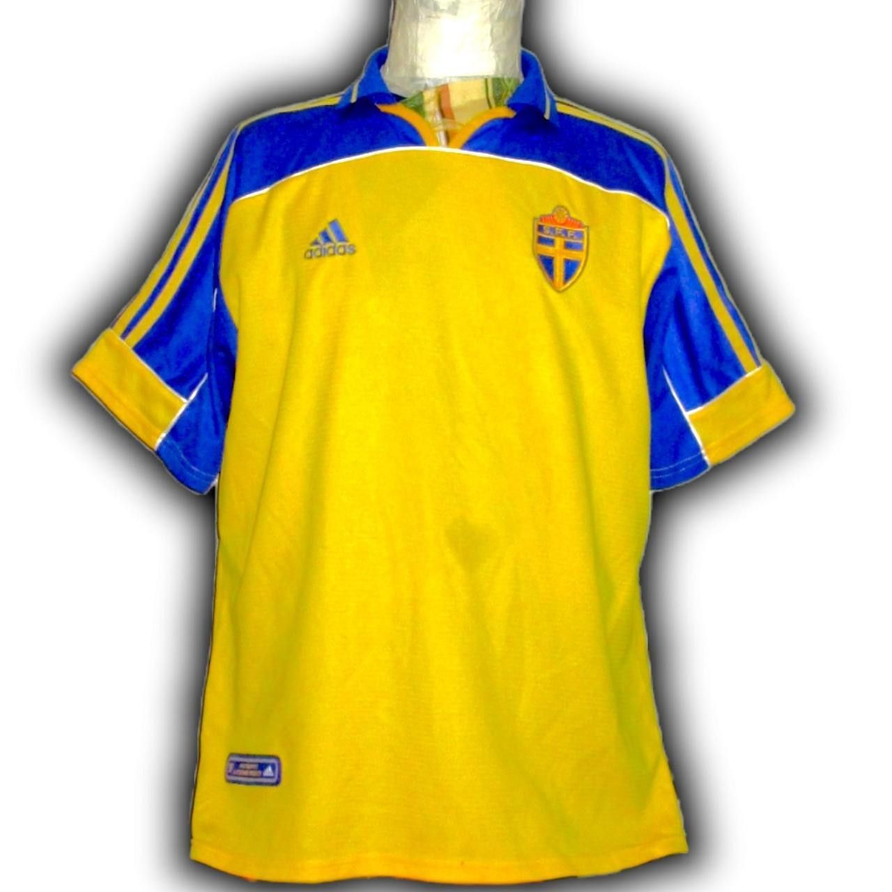 Adidas Sweden 2000 2001 Home shirt jersey Size US L / EU 52-54 / 3 - 1 Thumbnail