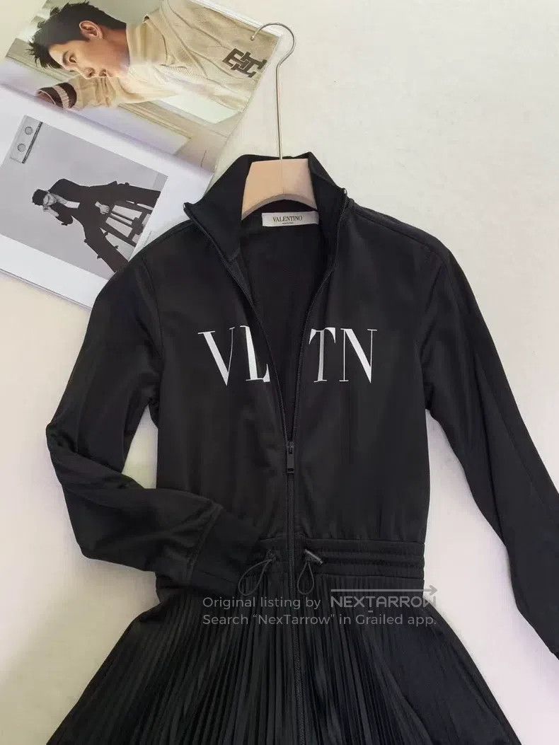 Other Valentino Big logo dress Size S / US 4 / IT 40 - 2 Thumbnail