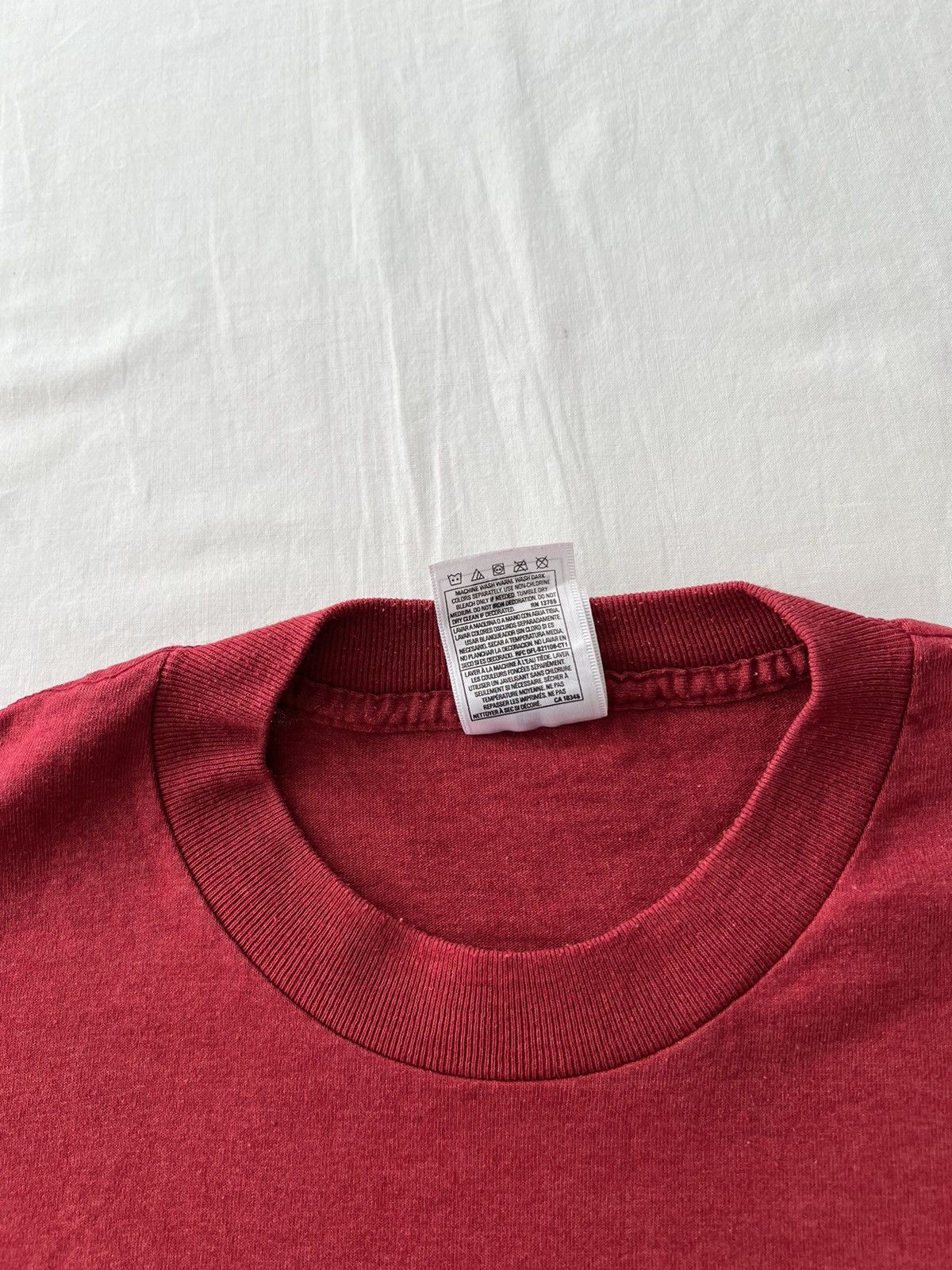 Vintage Vintage 90s Lanzarote Spain Island Shark Ocean T-shirt Size US M / EU 48-50 / 2 - 8 Thumbnail
