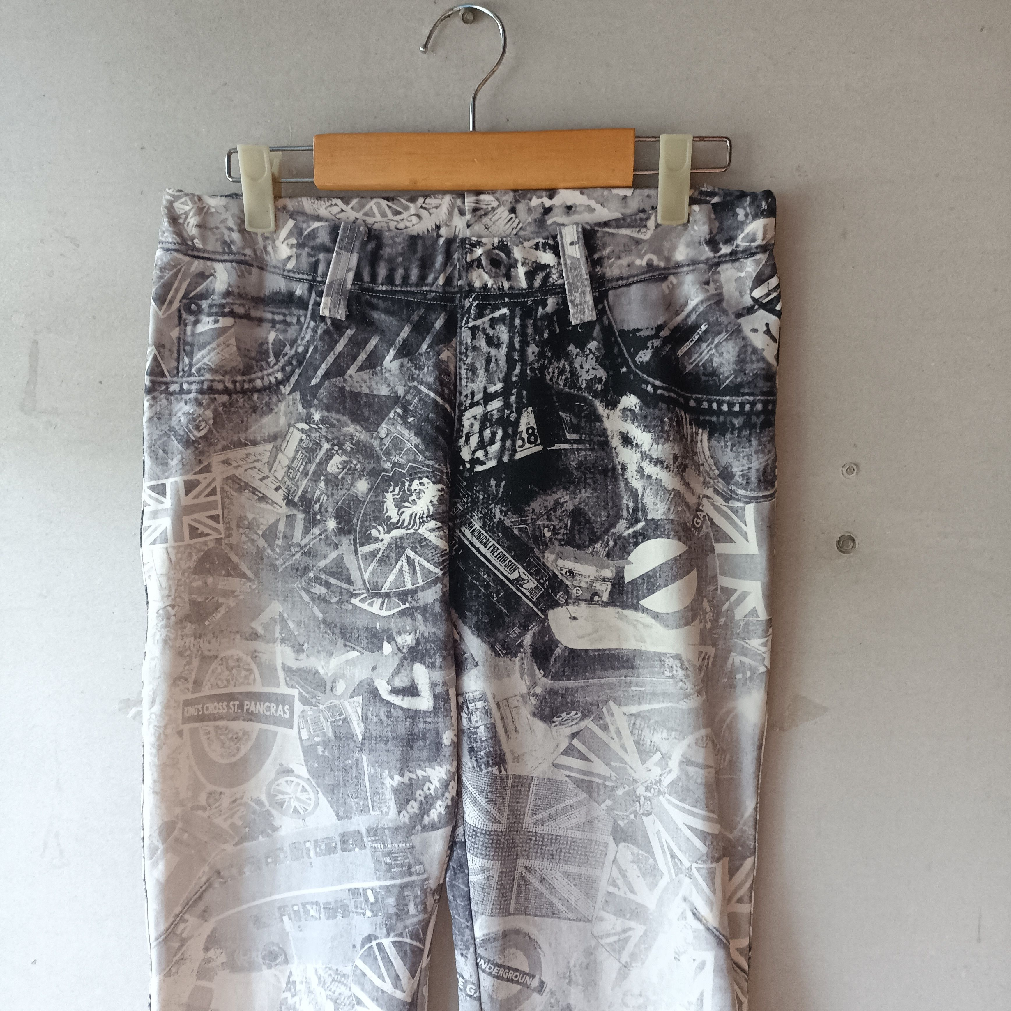 Katharine Hamnett London Katherine Hamnett London Underground Printed Legging Pants Size 30" / US 8 / IT 44 - 6 Thumbnail