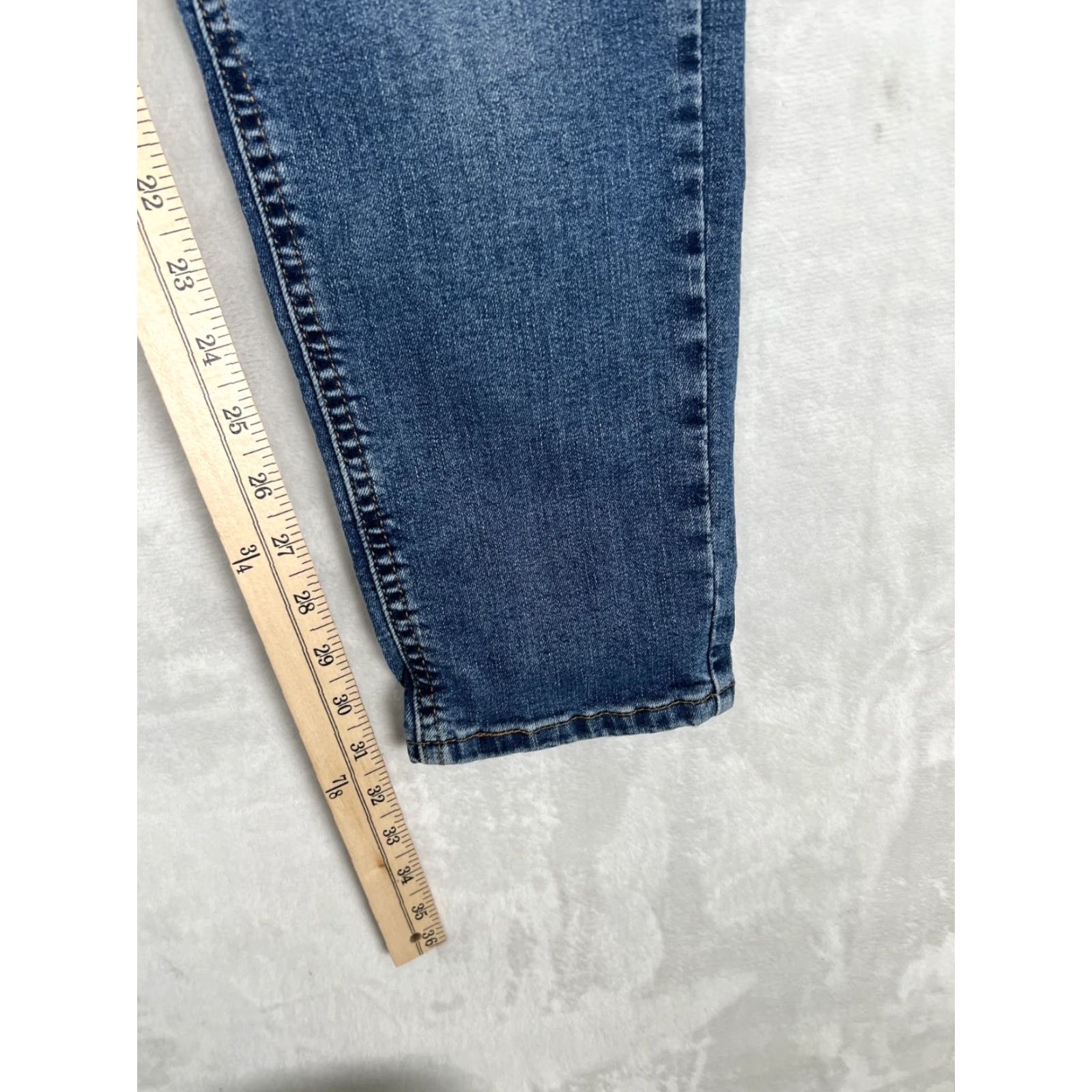 Levi's Levi's 531 Jeans Mens 30x32 Athletic Fit Straight Leg Denim Medium Wash Blue 5-Pocket Design Jeans Mens (Regular) 30x32 Straight Rise Mid Inseam 32 Size US 30 / EU 46 - 2 Thumbnail