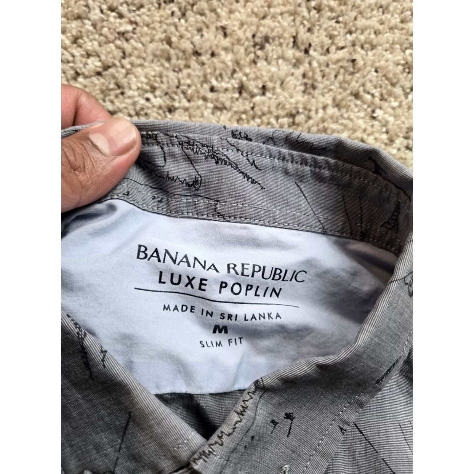 Banana Republic Banana Republic Shirt Medium Gray Ski Print Luxe Poplin Slim Fit Long Sleeve Button-Down Collared Men Regular Size M Size US M / EU 48-50 / 2 - 4 Thumbnail