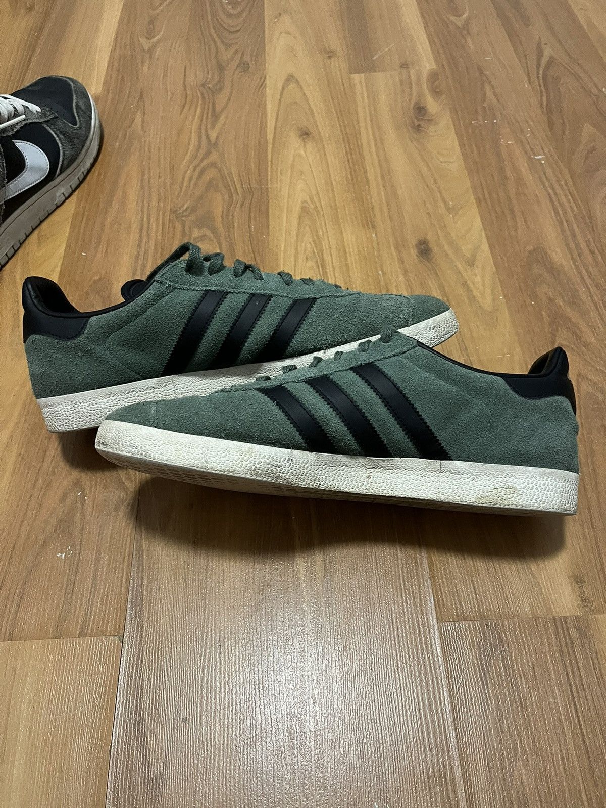 Adidas Adidas green and black Gazelles Size US 10 / EU 43 - 2 Thumbnail