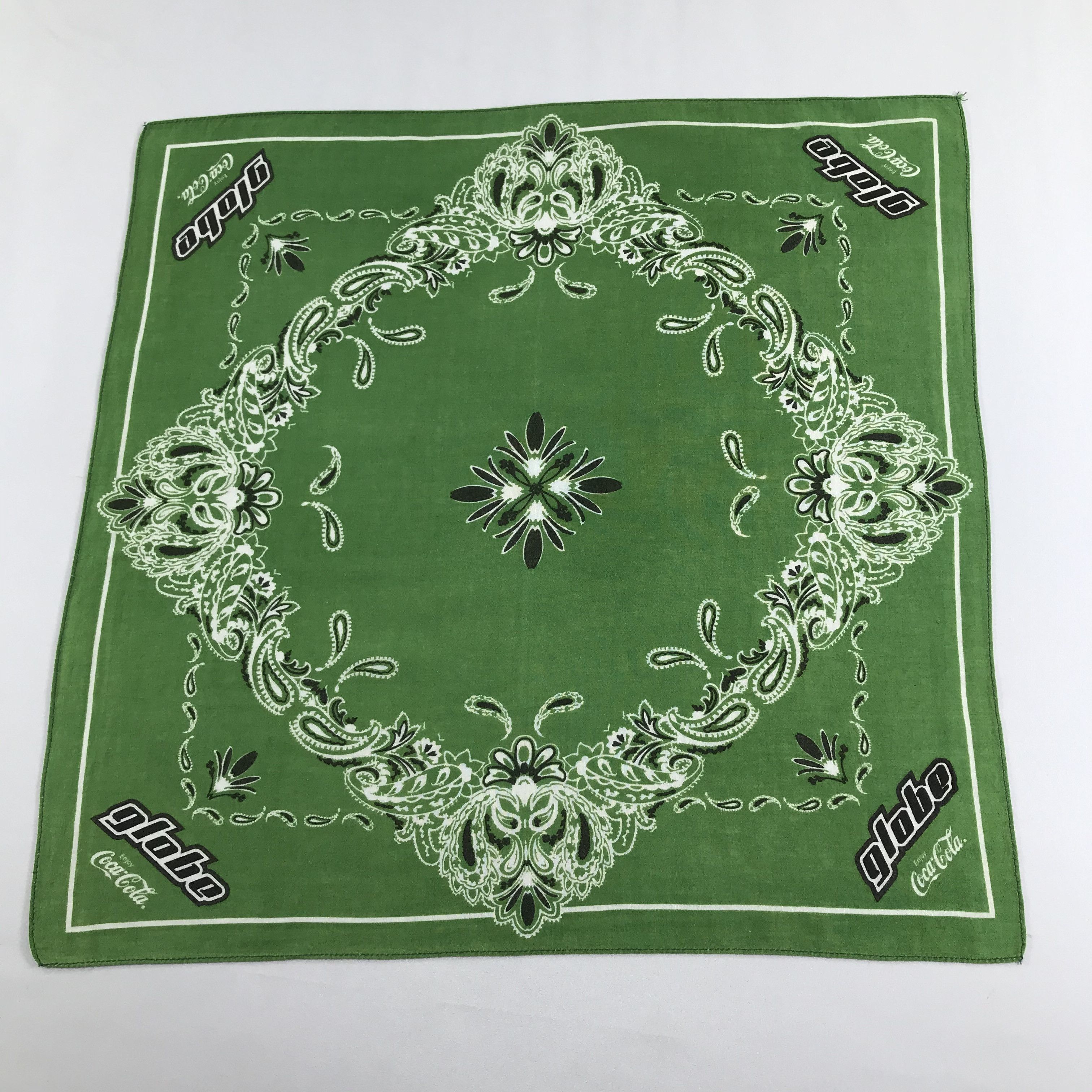Coca Cola × Globe Globe X Coca-Cola Handkerchief Neckerchief Bandana H1253 Size ONE SIZE - 1 Thumbnail