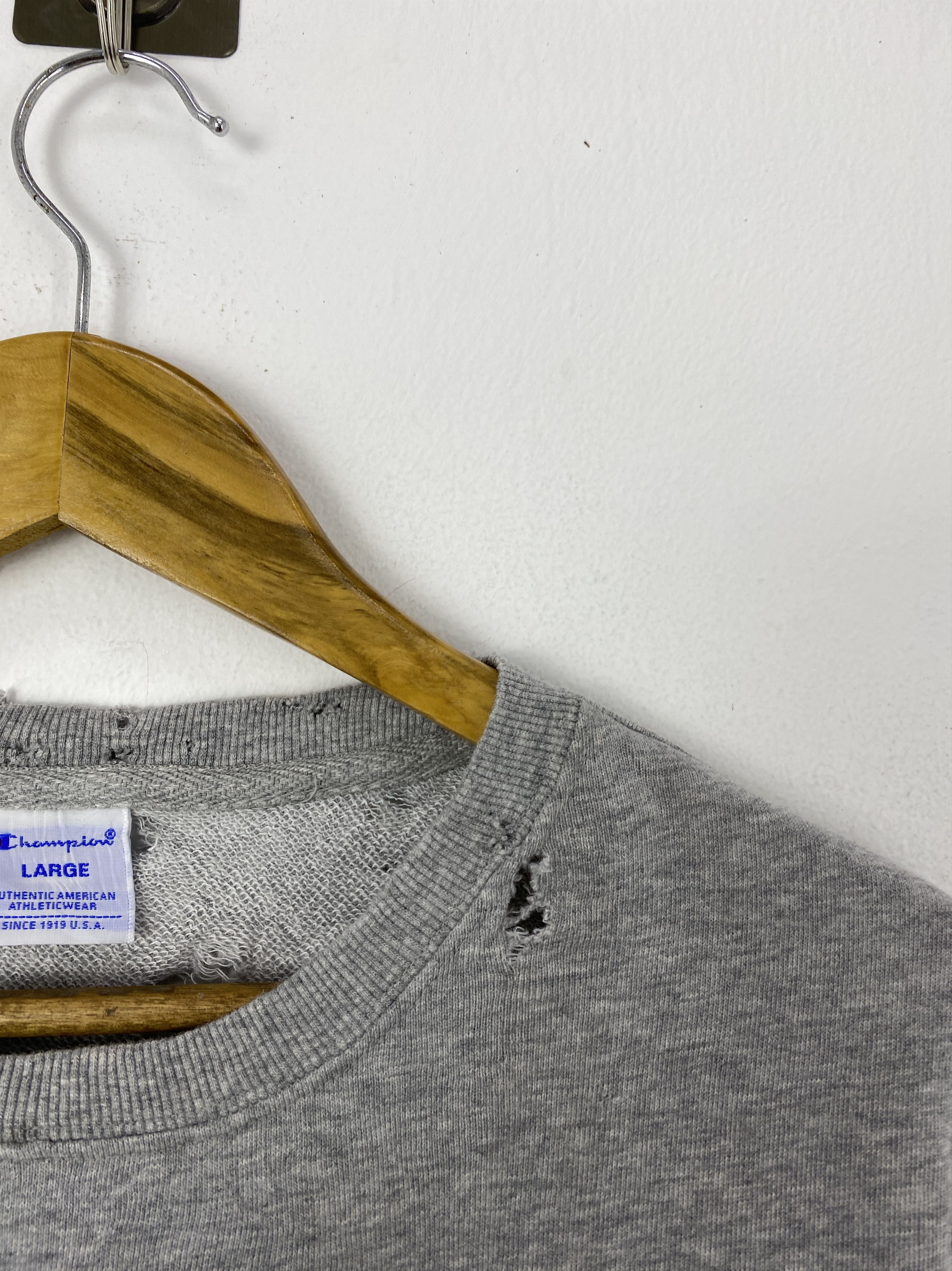 Champion Vintage Champion Spell Out Distressed Sweatshirt SH0099 Size US L / EU 52-54 / 3 - 9 Thumbnail
