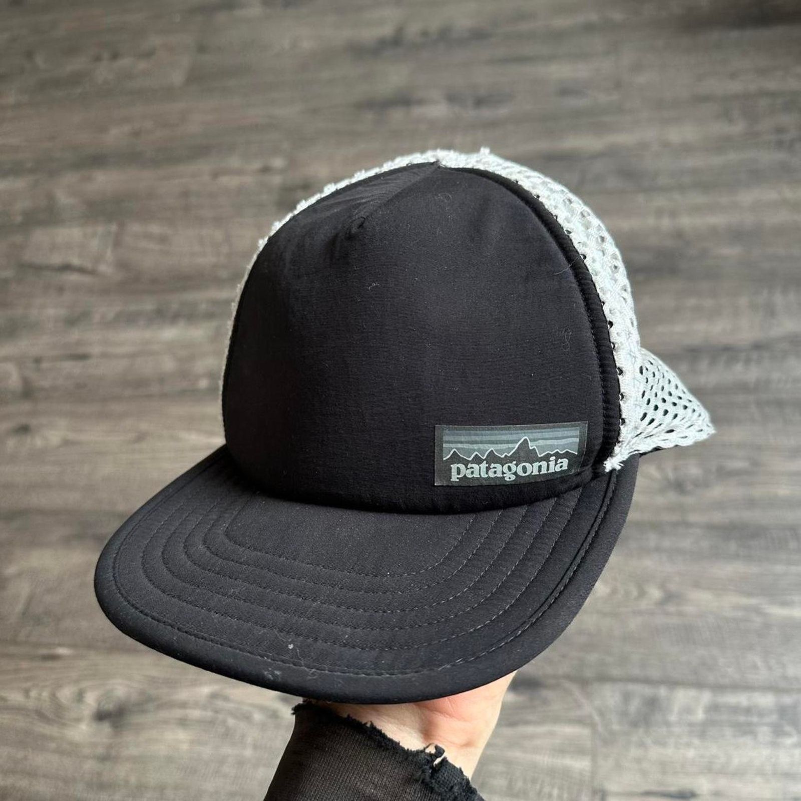 Patagonia × Vintage Vintage Black white Basic Mesh Patagonia Trucker Hat Cap Size ONE SIZE - 2 Thumbnail
