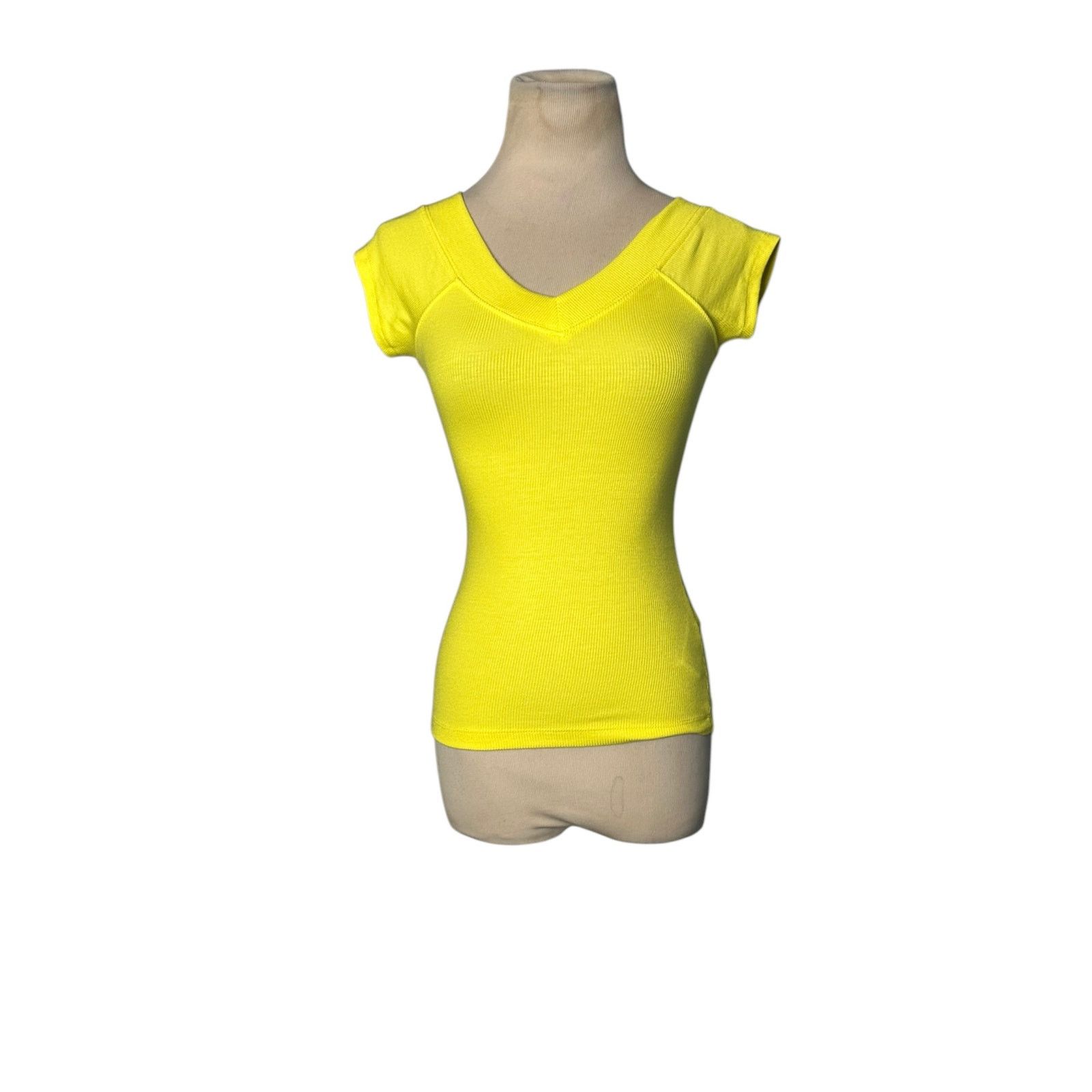 Bdg BDG yellow knit short sleeves v neck fitted top size Small Size S / US 4 / IT 40 - 17 Thumbnail