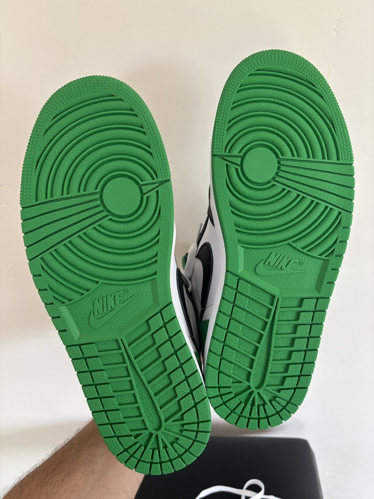 Jordan Brand Jordan 1 High Lucky Green 2023 Size US 9 / EU 42 - 6 Thumbnail