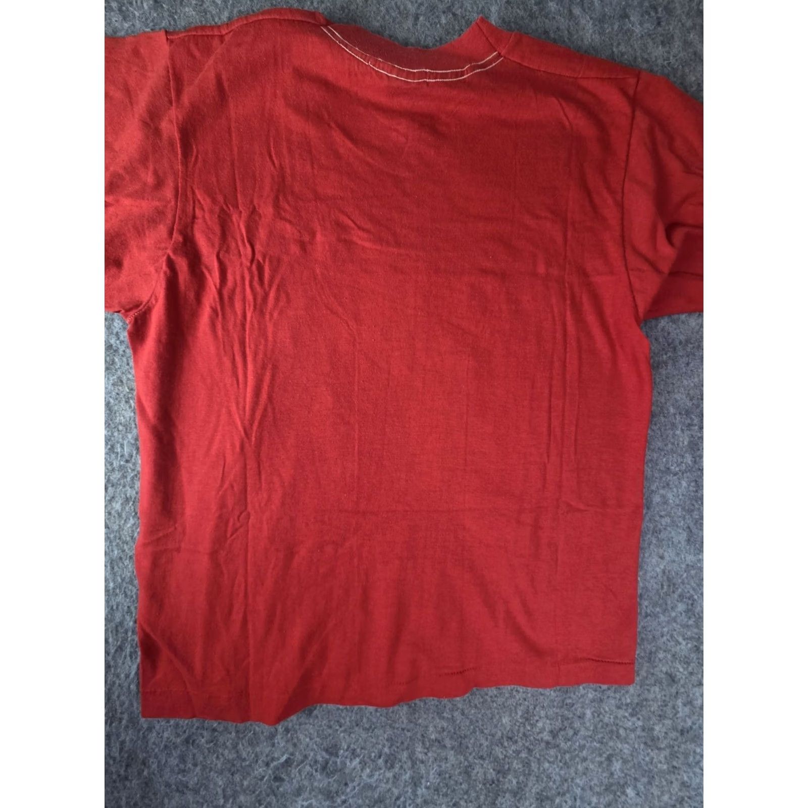 Vintage VINTAGE Alan Ayckbourn Play T Shirt Red USA Large Single Stitch Unisex Adults Short Sleeve Stitch 90s Theme ©️ Size US L / EU 52-54 / 3 - 4 Thumbnail