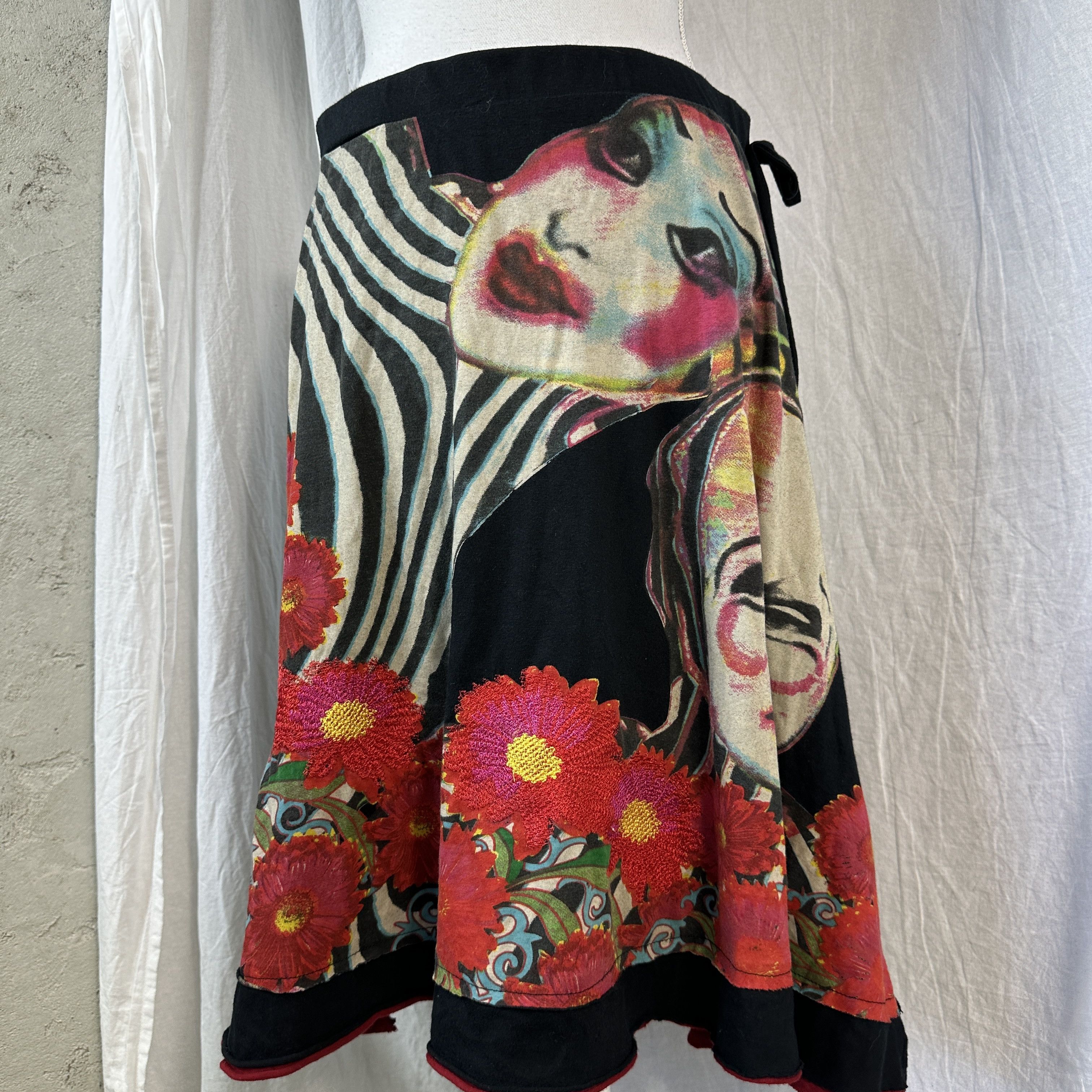 Desigual × Vintage Desigual x Cirque du Soileil Skirt Size 27" / US 4 / IT 40 - 6 Thumbnail