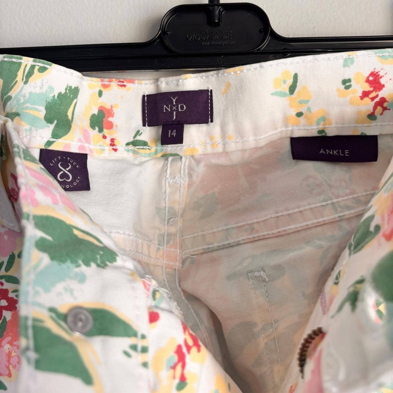 Designer NYDJ Red and White Straight Leg Jeans with Floral Pattern Size 36" / US 14 / IT 50 - 3 Thumbnail