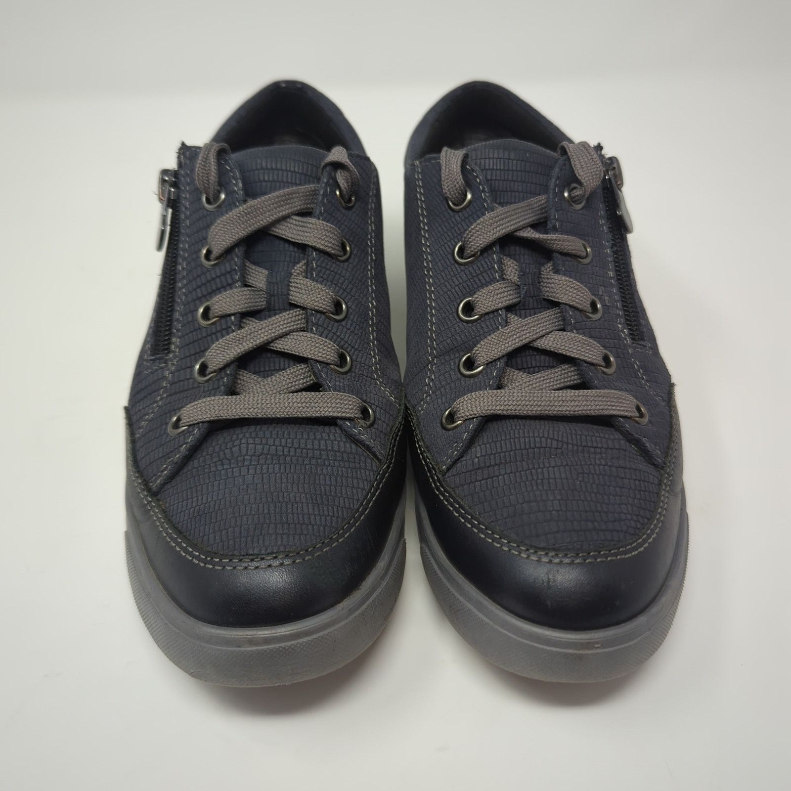 Other Munro Womens Gabbie Sneaker Low Top Leather Side Zip 7.5 Size US 7.5 / IT 37.5 - 3 Thumbnail