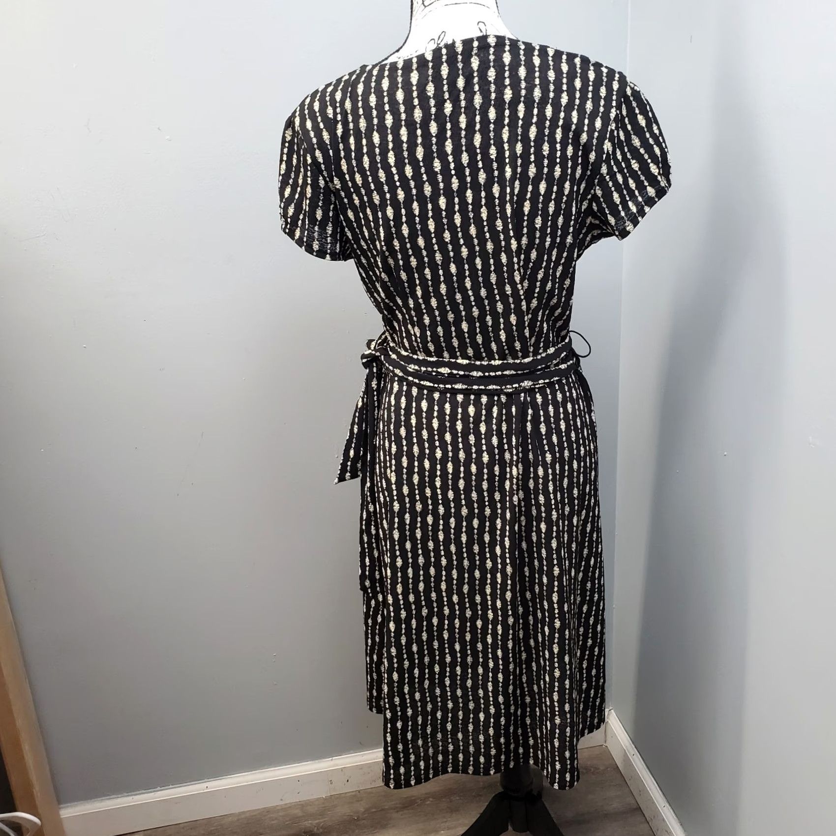 Alfani Alfani Wrap Dress Womens PM Black Tan Striped Short Sleeve Tie Waist Dress Mens? (Note: This line contains an incorrect placeholder.) Size 32" / US 10 / IT 46 - 2 Thumbnail