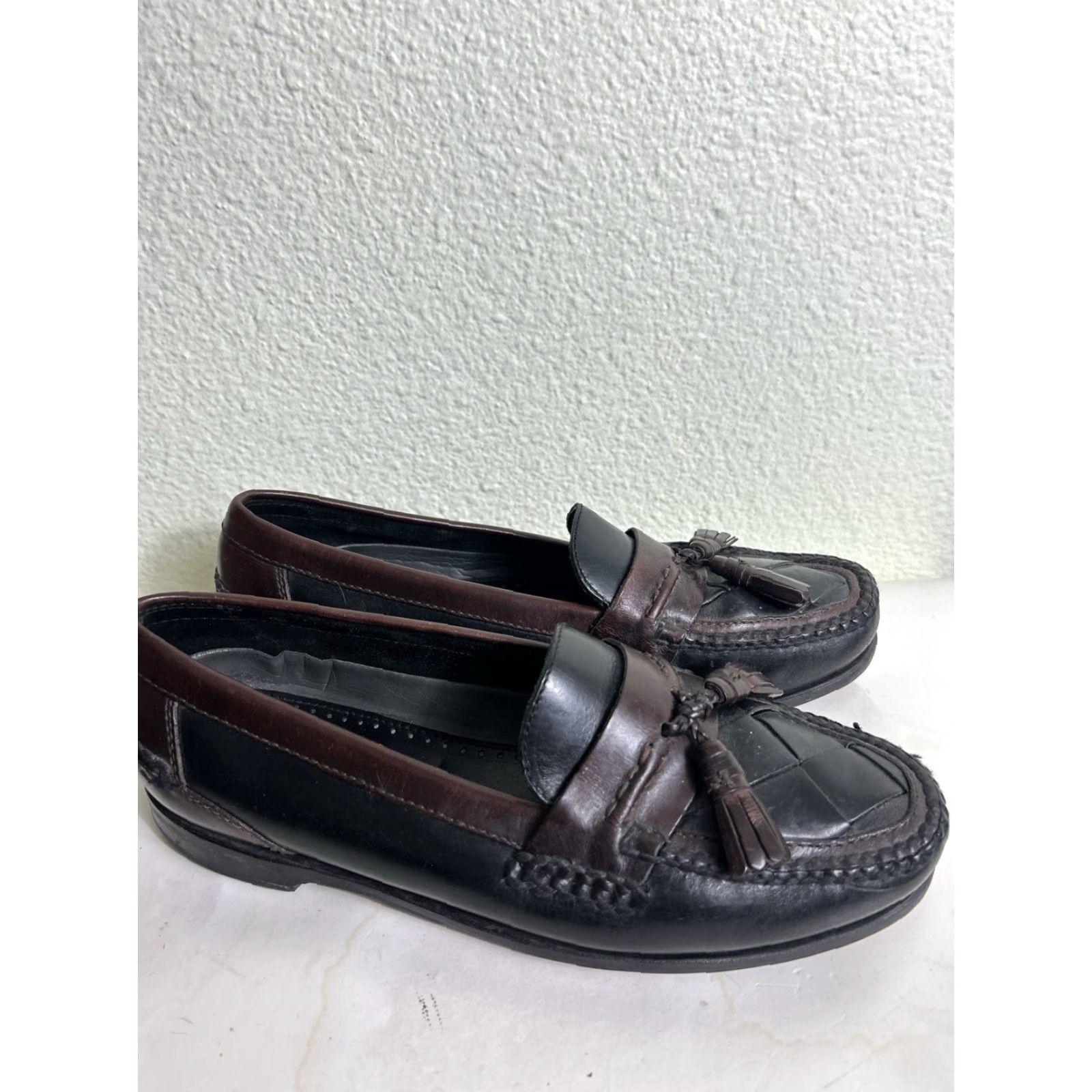 Johnston & Murphy Johnston & Murphy Woven Leather Tassel Loafer Mens 9.5 Black Brown Dress Slip On Classic Leather Upper Cushioned Insole Medium Width Mens Shoes Size US 10 / EU 43 - 2 Thumbnail