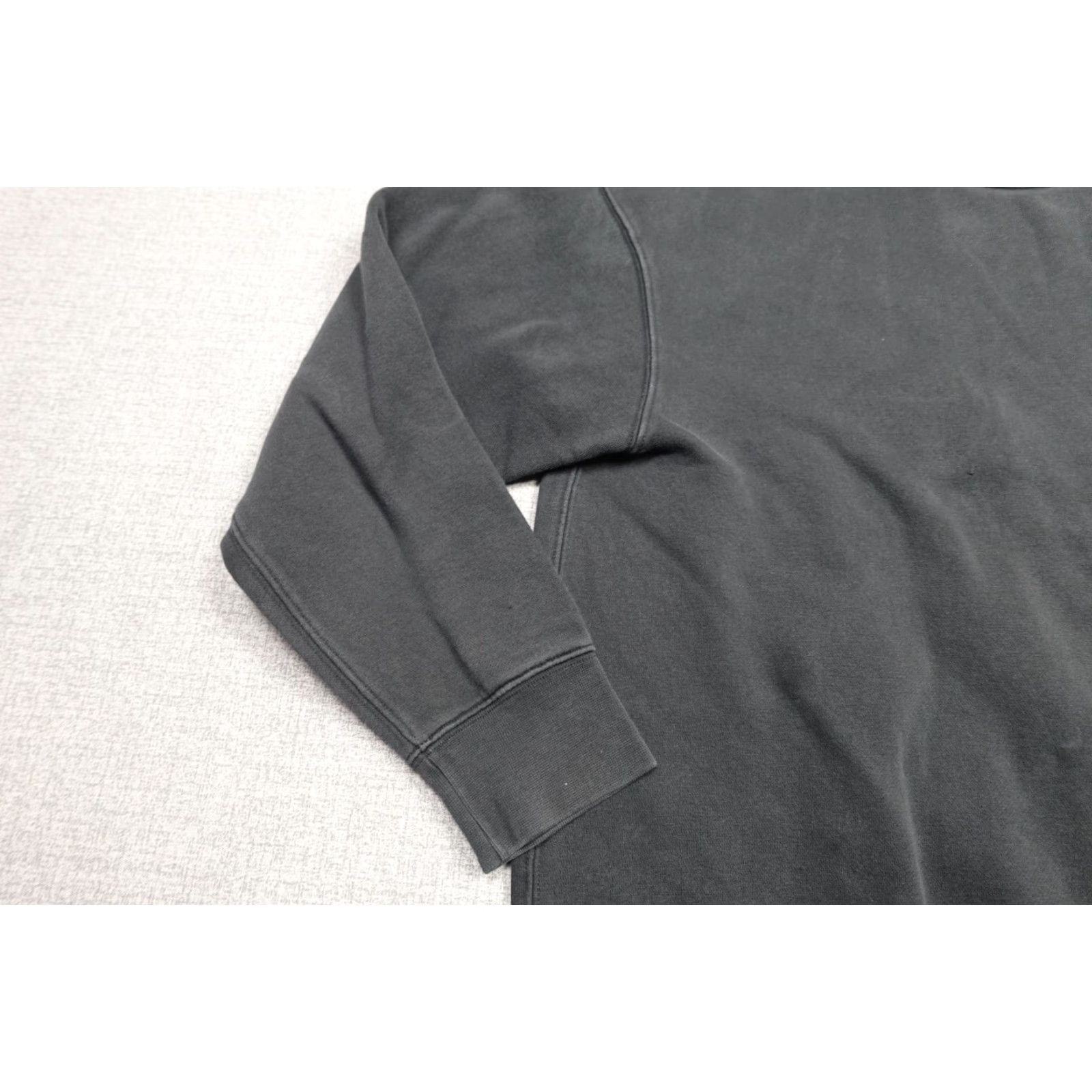 Levi's Levi's Sweatshirt Mens M Black Crewneck Fleece Heavyweight Classic Pullover Cotton Stretch Modern Preppy Season: Fall, Winter, Spring, Summer Size US M / EU 48-50 / 2 - 3 Thumbnail