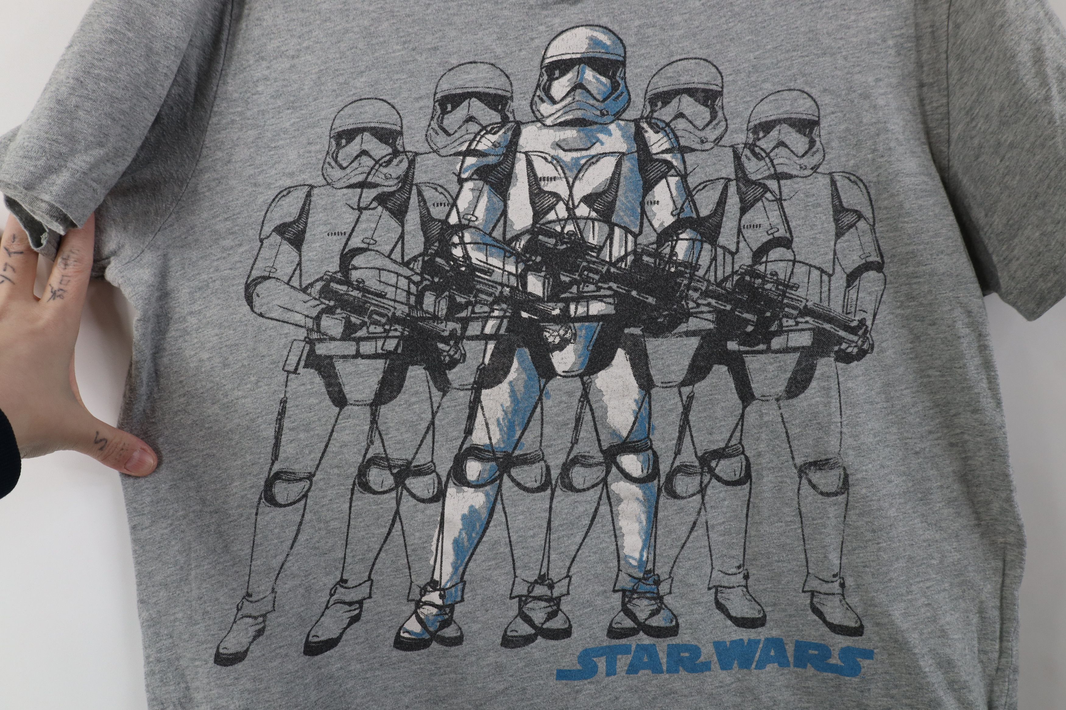 Gap Vintage Y2K GAP x Star Wars Stormtroopers T-Shirt Gray Size US M / EU 48-50 / 2 - 4 Thumbnail