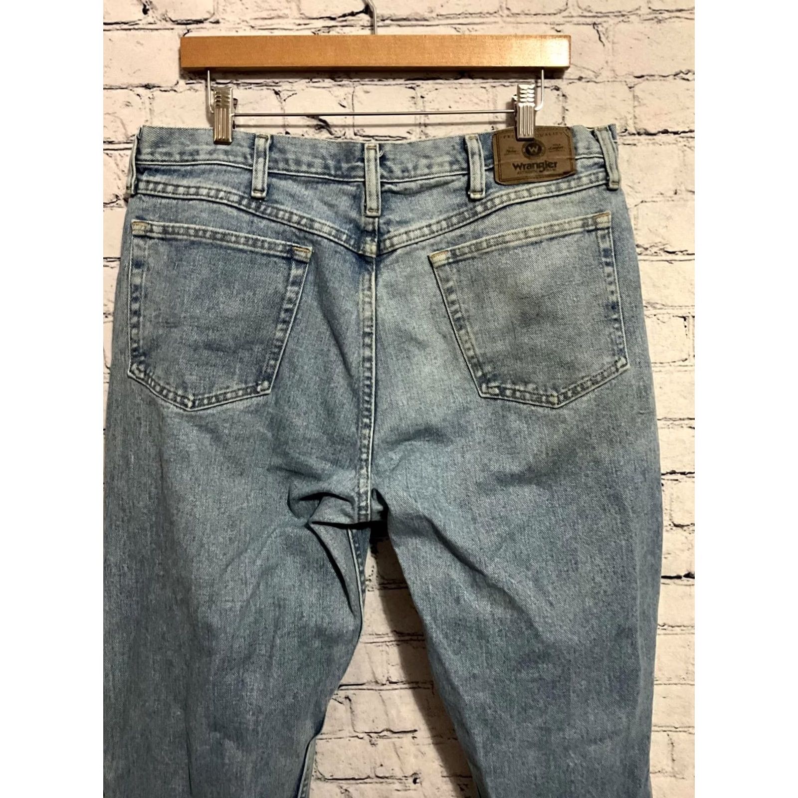 Wrangler Wrangler Jeans Relaxed Fit Men 36x34 Light Blue Denim Jeans Mens Regular 36 INseam Blue denim Size US 36 / EU 52 - 7 Thumbnail
