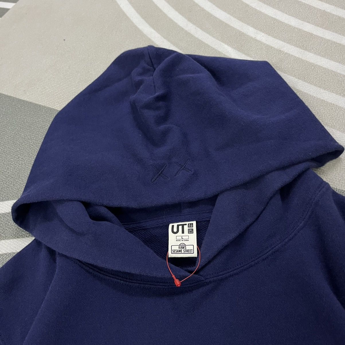 Kaws × Uniqlo UNIQLO KAWS SESAME STREET Size US M / EU 48-50 / 2 - 8 Thumbnail
