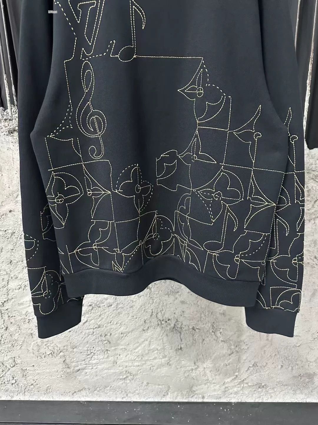 Louis Vuitton Louis Vuitton Embroidered Logo Hoodie Size US L / EU 52-54 / 3 - 4 Thumbnail