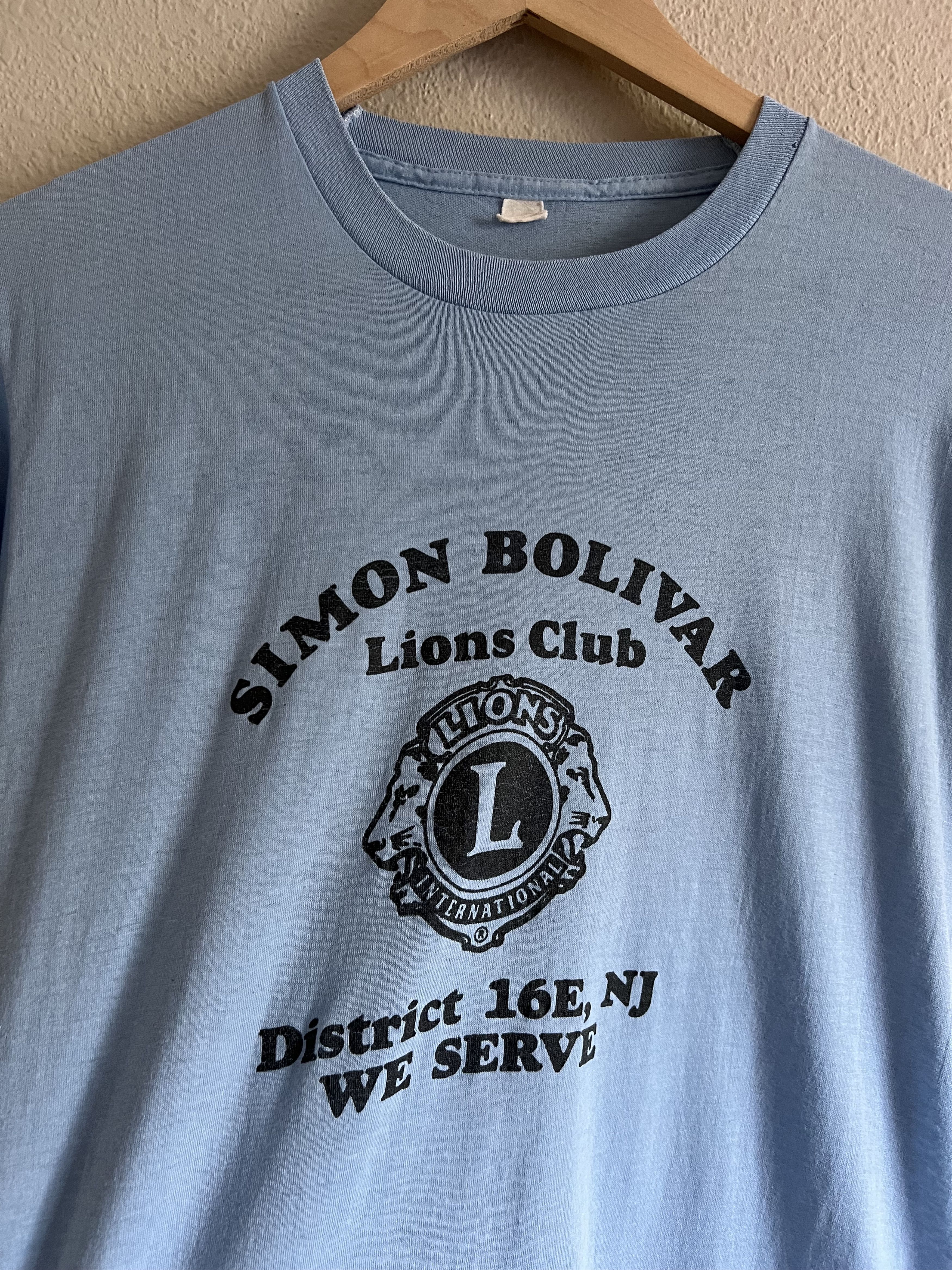 Vintage Vintage 80s Simon Bolivar Lions Club Tee in Blue Size US S / EU 44-46 / 1 - 1 Thumbnail