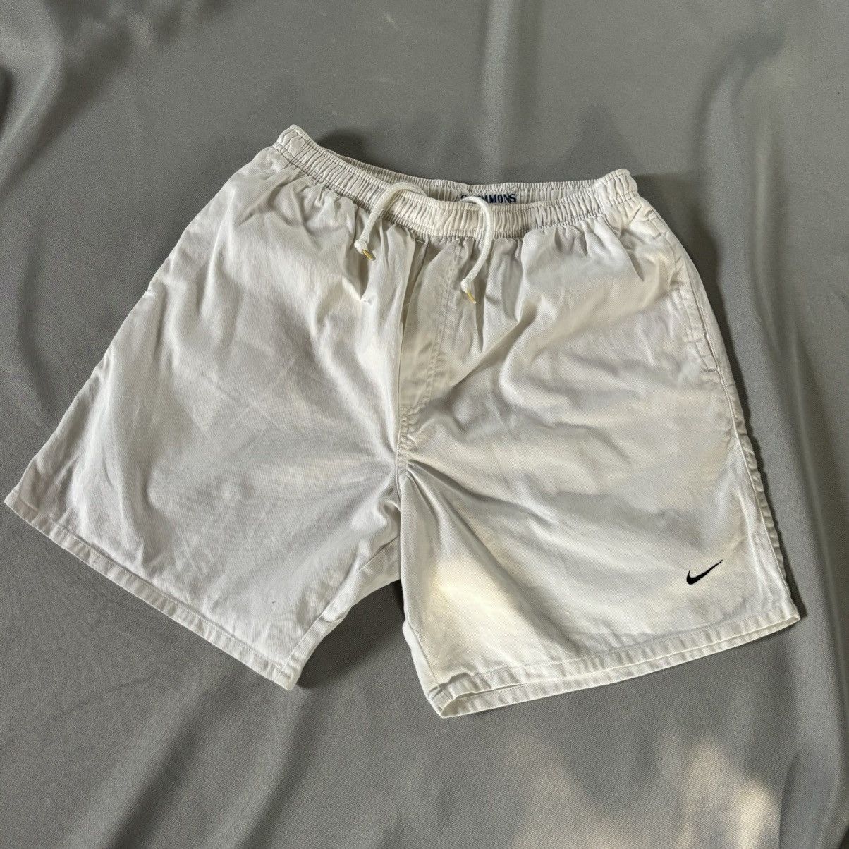 Nike Nike vintage shorts white medium rare streetwear 90s Size US 32 / EU 48 - 2 Thumbnail